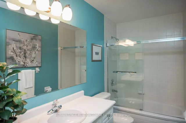 Additional image 7 of 462 Farlow Cres