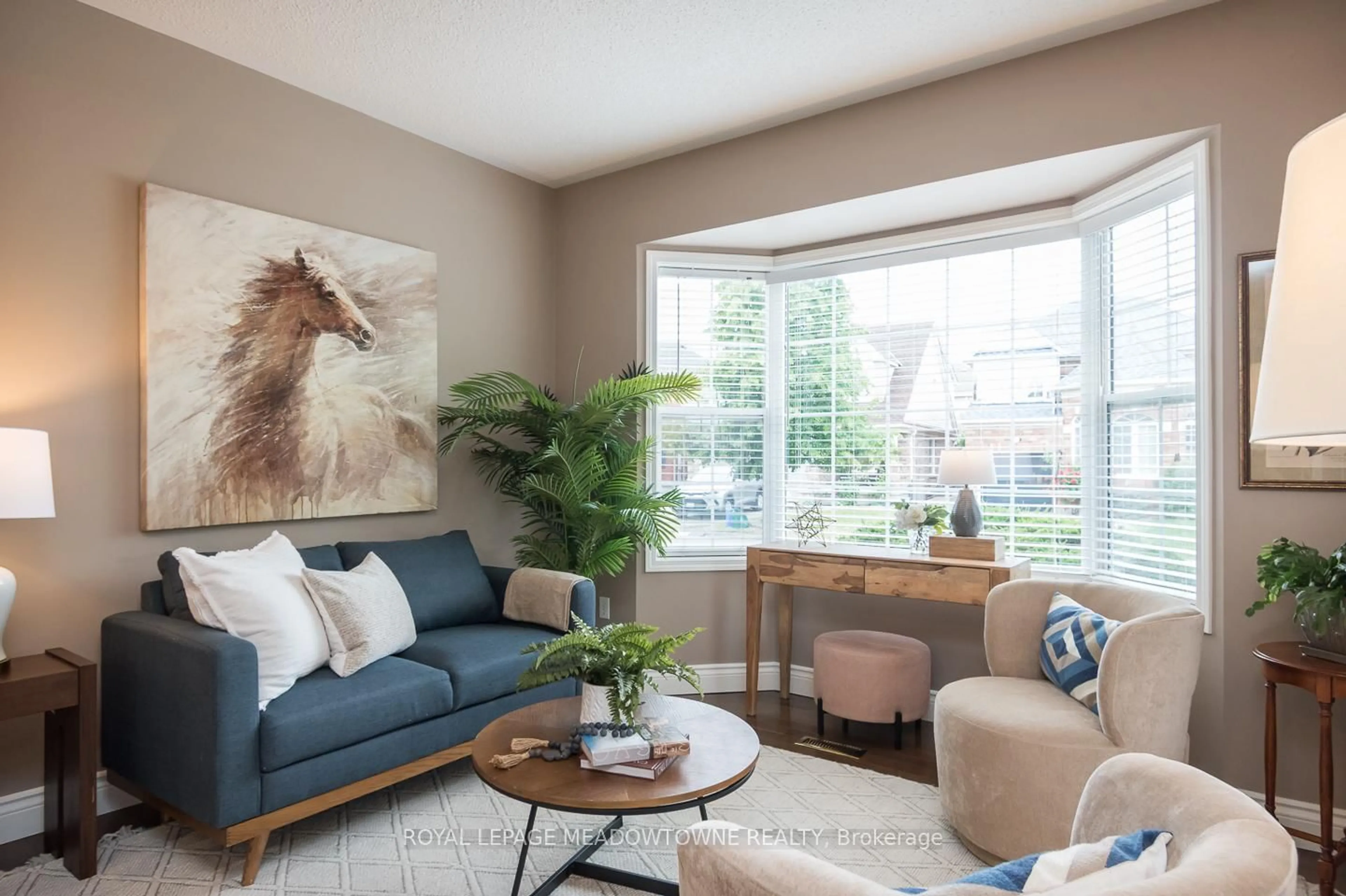 Living room with furniture, unknown for 462 Farlow Cres, Milton Ontario L9T 5M9