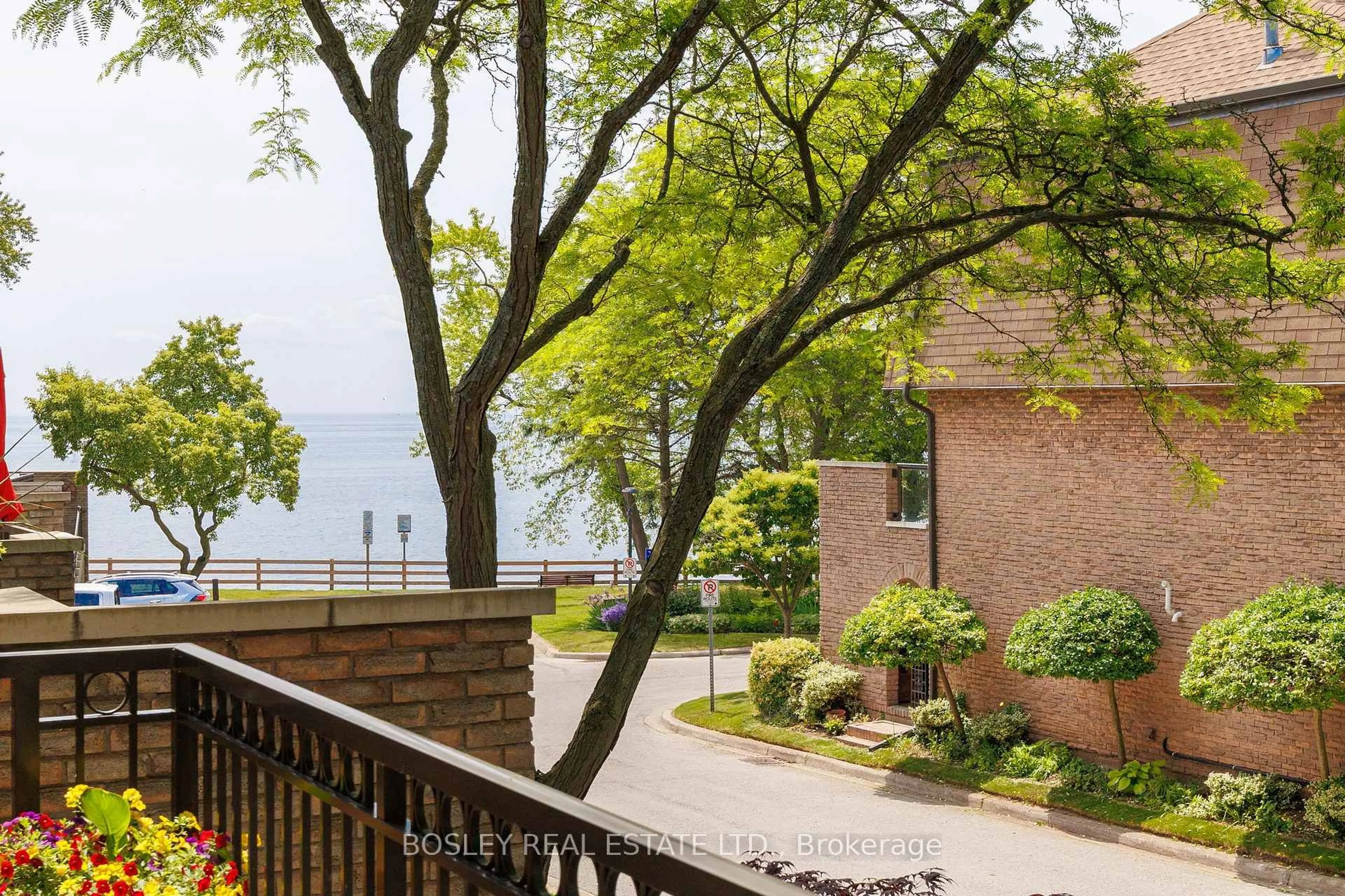 Patio, water/lake/river/ocean view for 2098 Marine Dr #3, Oakville Ontario L6L 1B7