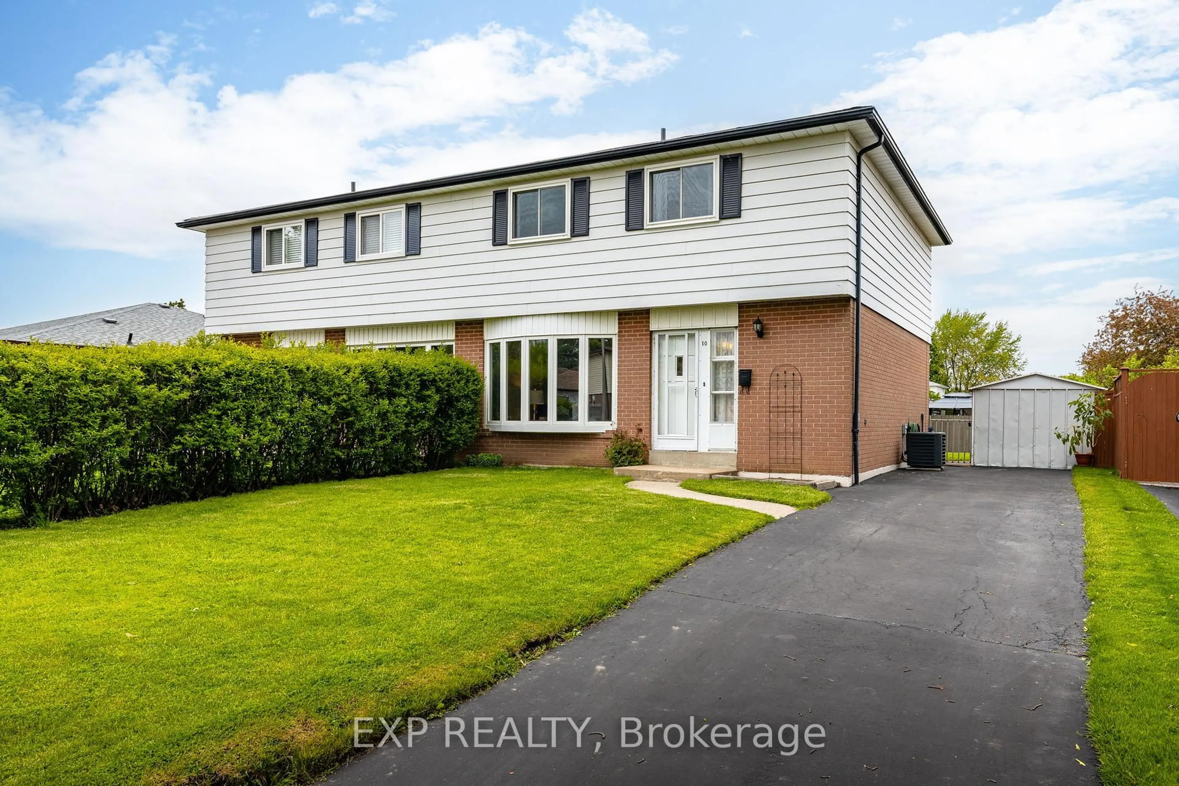 A pic from outside/outdoor area/front of a property/back of a property/a pic from drone, street for 10 Flamingo Cres, Brampton Ontario L6T 2G5