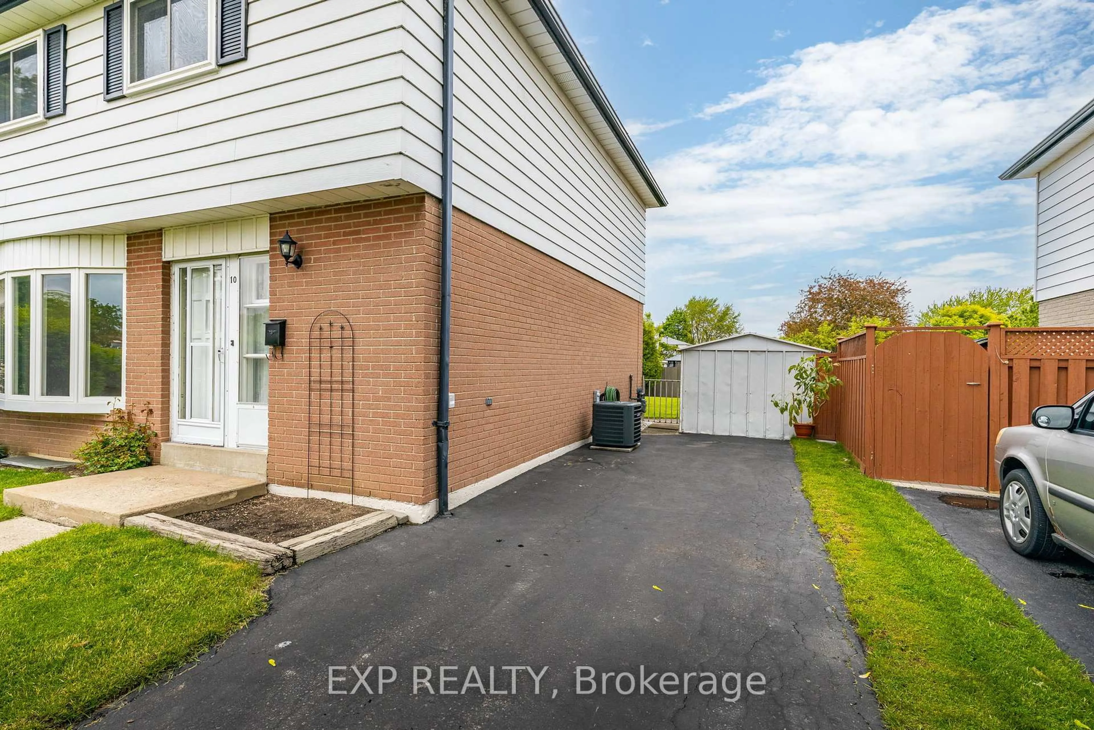 A pic from outside/outdoor area/front of a property/back of a property/a pic from drone, street for 10 Flamingo Cres, Brampton Ontario L6T 2G5
