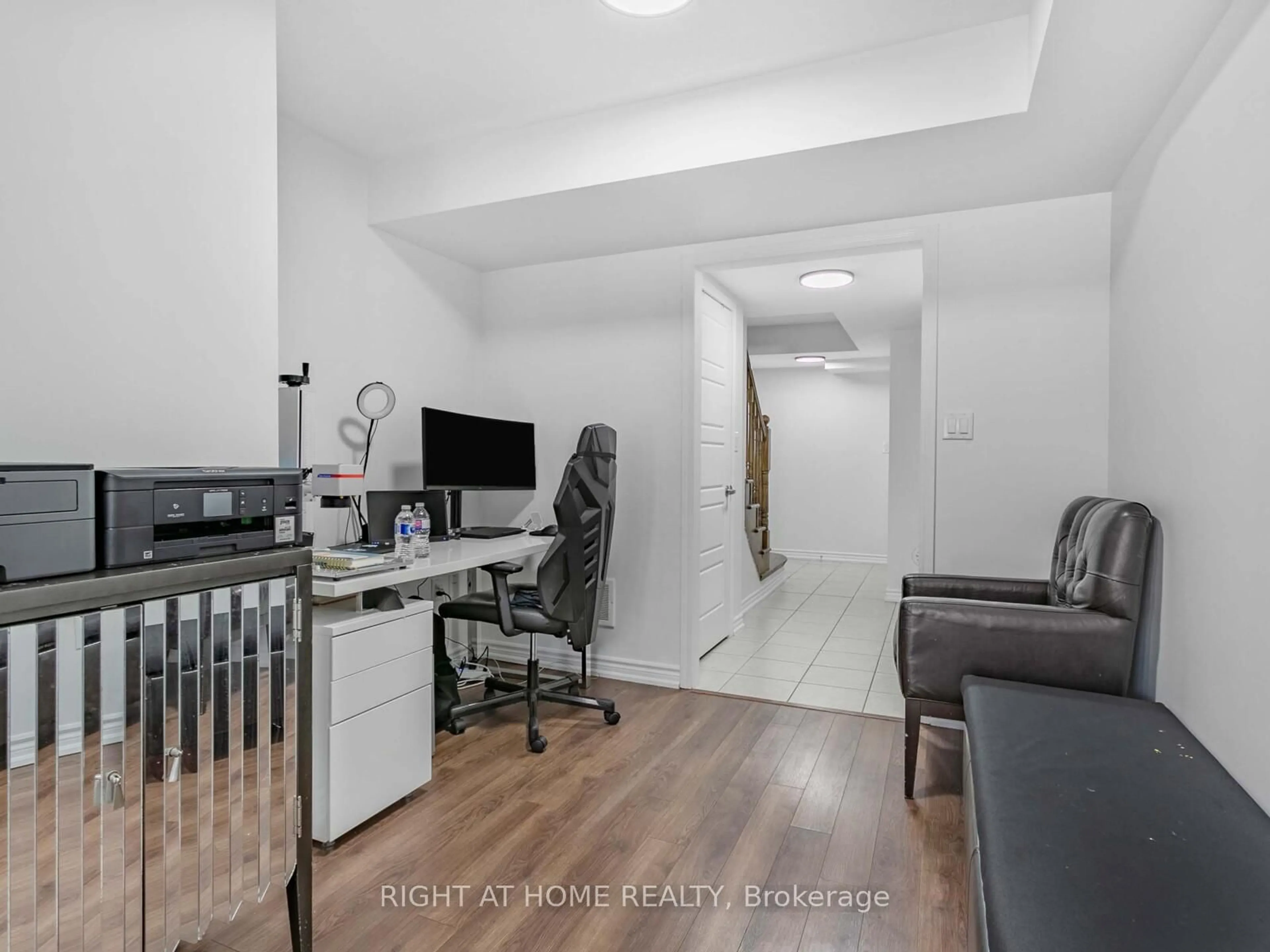 A pic of a room for 651 Laking Terr, Milton Ontario L9T 9J4