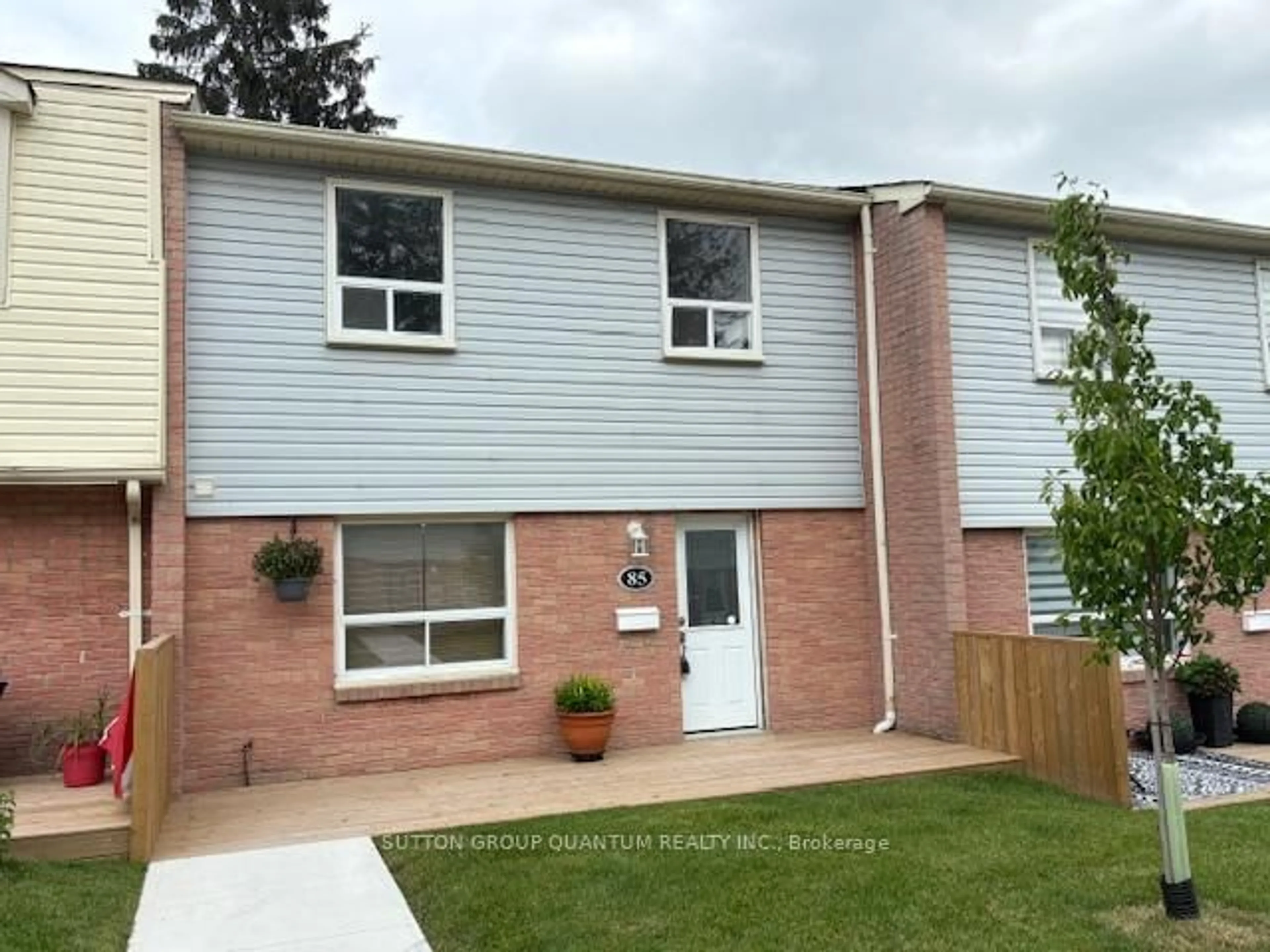 Home with brick exterior material, street for 1055 Shawnmarr Rd #85, Mississauga Ontario L5H 3V2