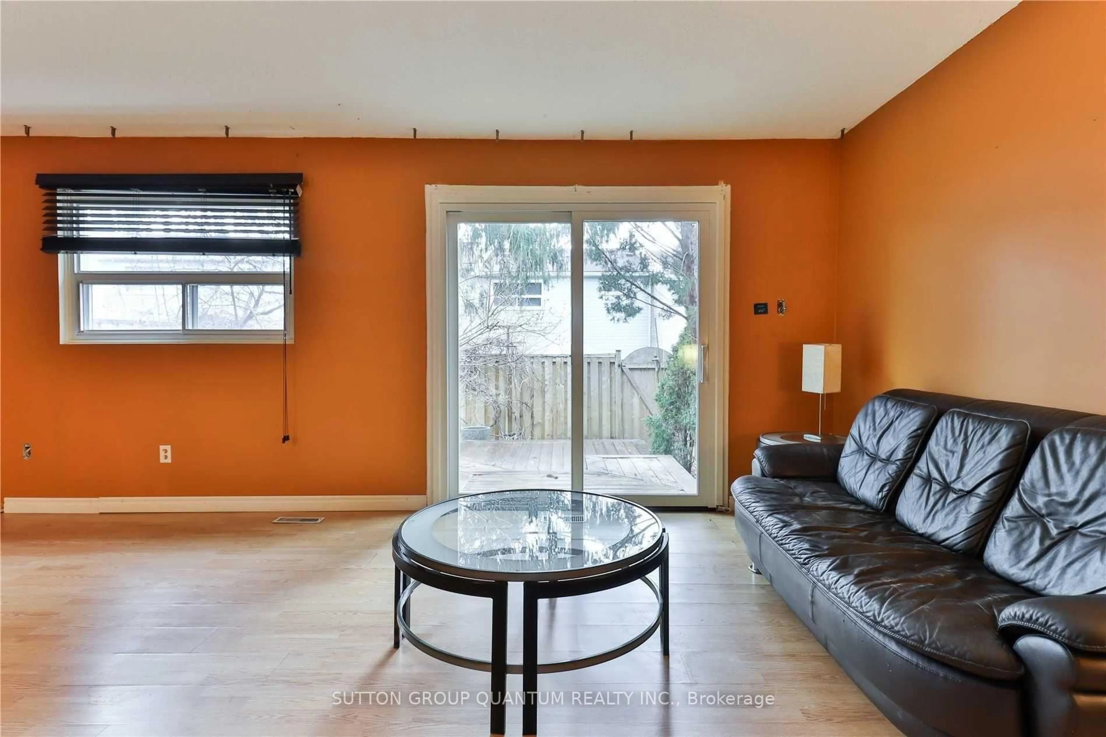 Living room with furniture, unknown for 1055 Shawnmarr Rd #85, Mississauga Ontario L5H 3V2