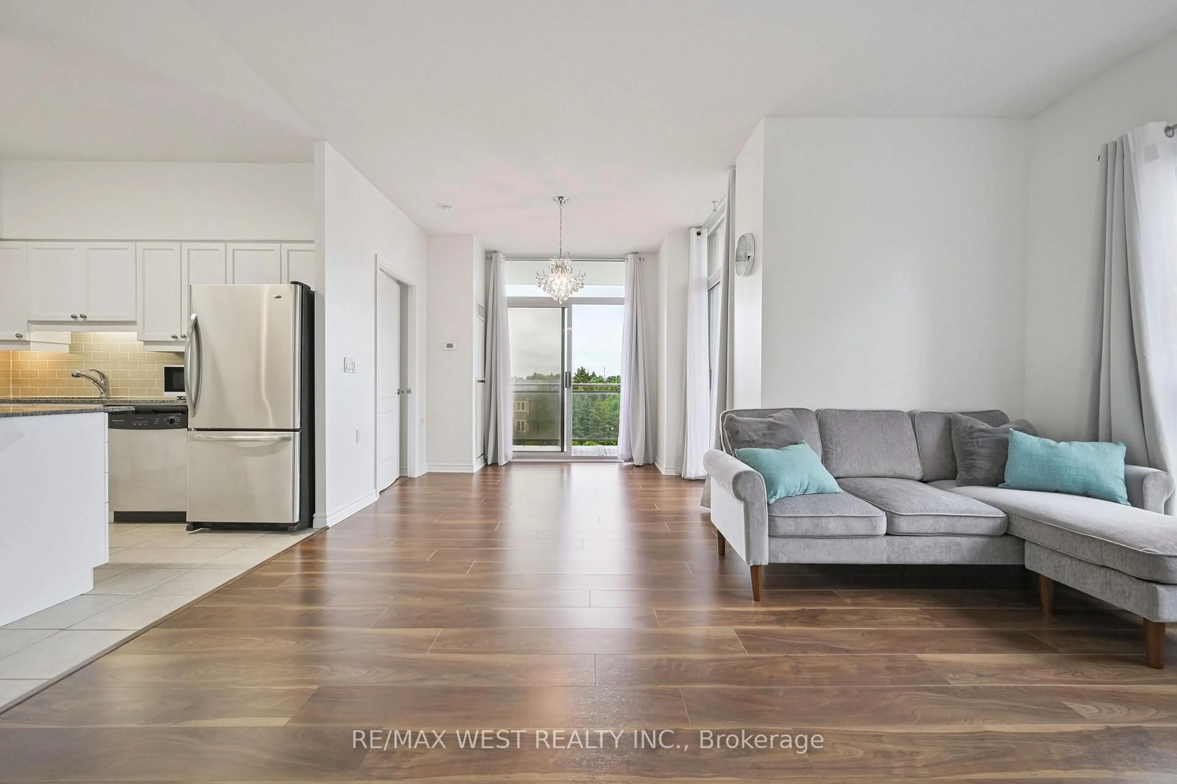 Unknown for 810 Scollard Crt #402, Mississauga Ontario L5V 0A2