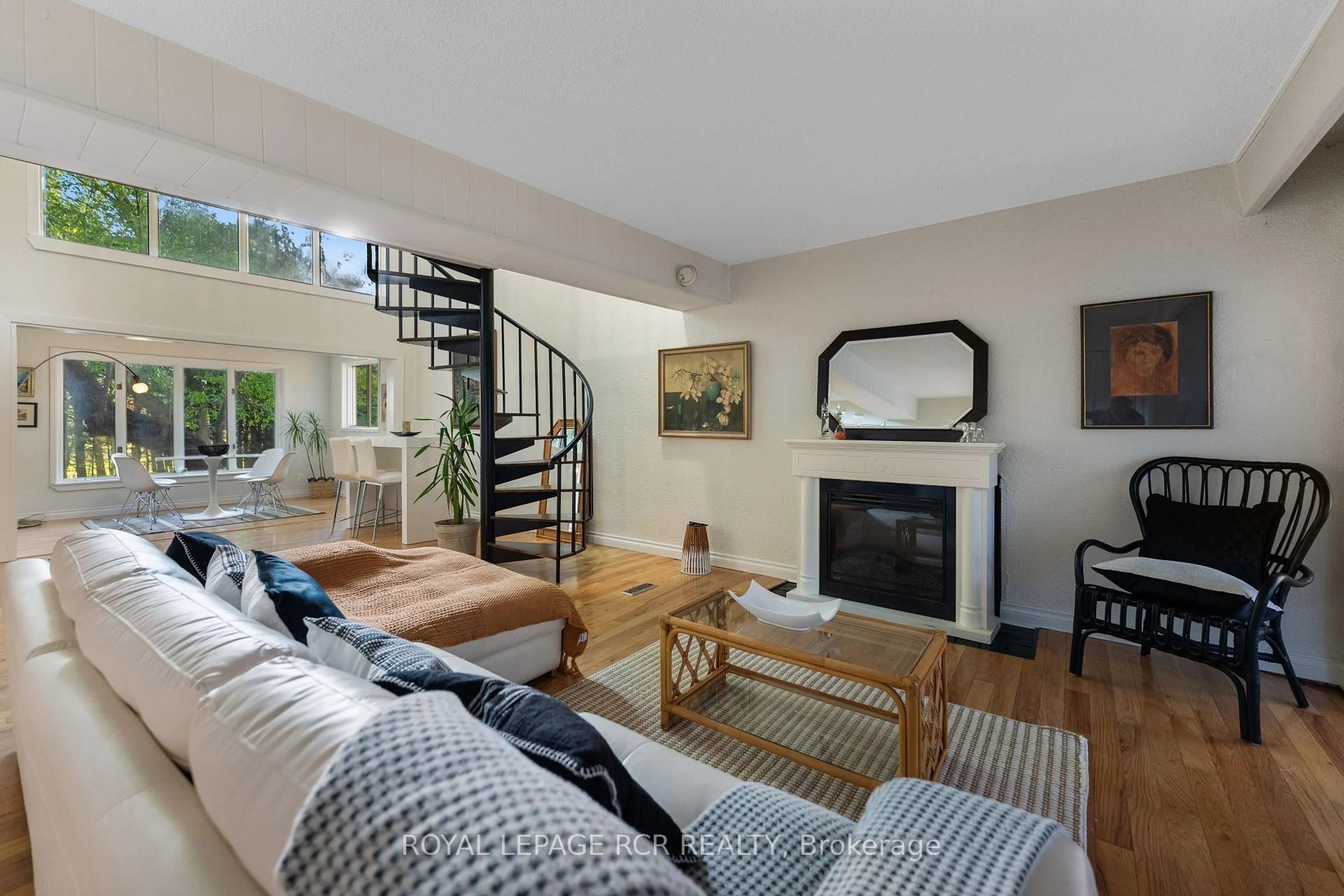 Living room with furniture, unknown for 27 John St, Caledon Ontario L7K 0C4