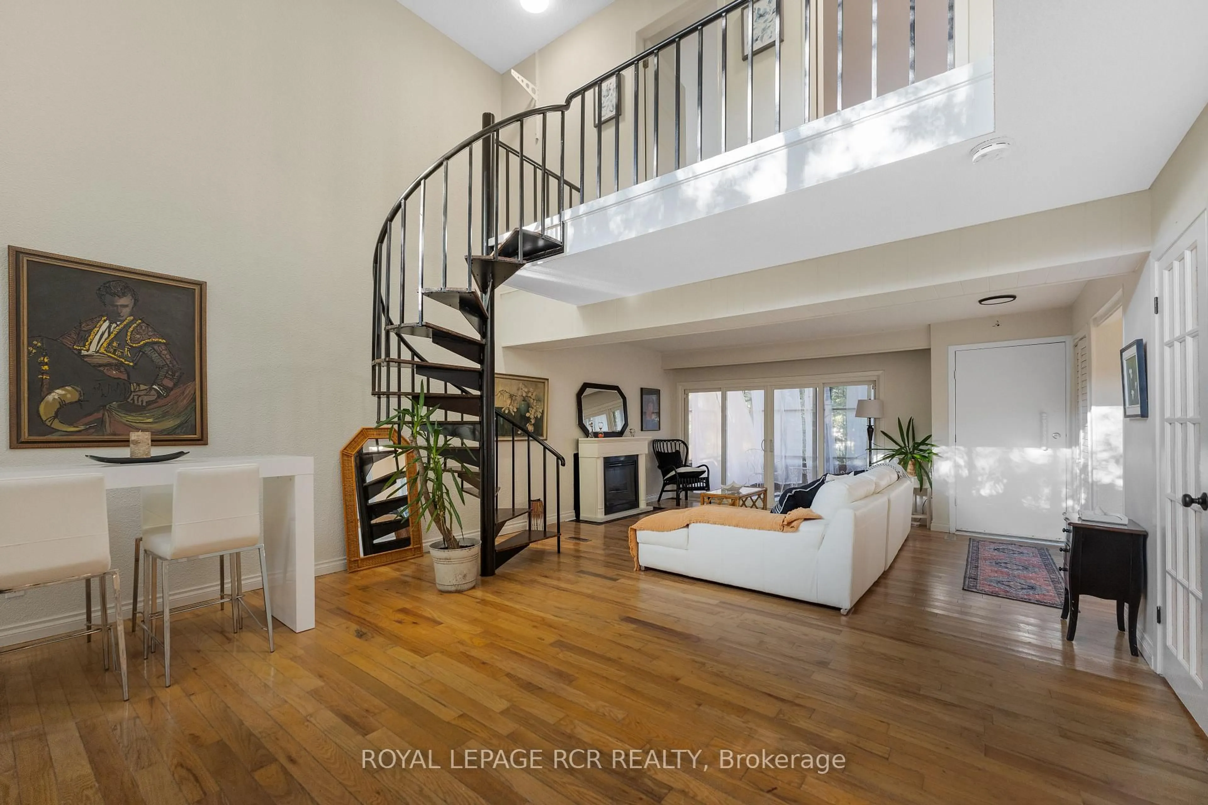 Indoor foyer for 27 John St, Caledon Ontario L7K 0C4