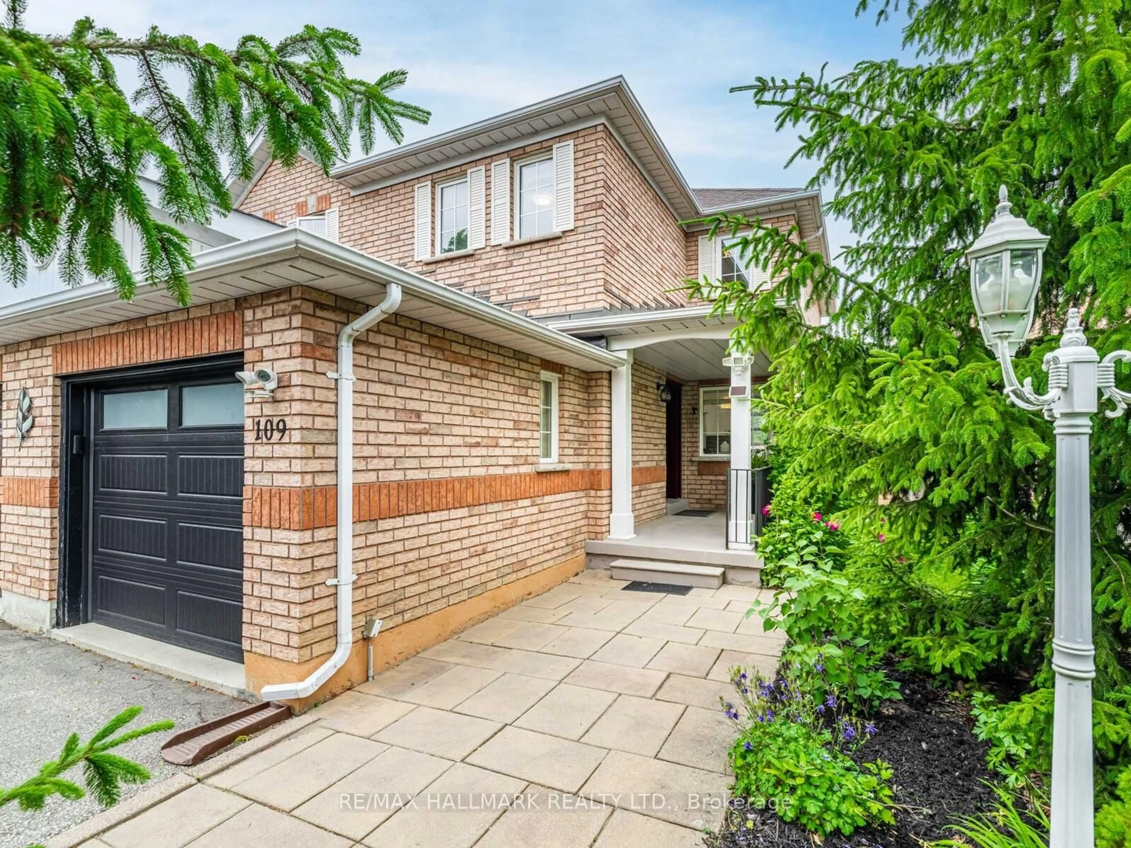 Home with brick exterior material, street for 109 Grapevine Rd, Caledon Ontario L7E 2M6
