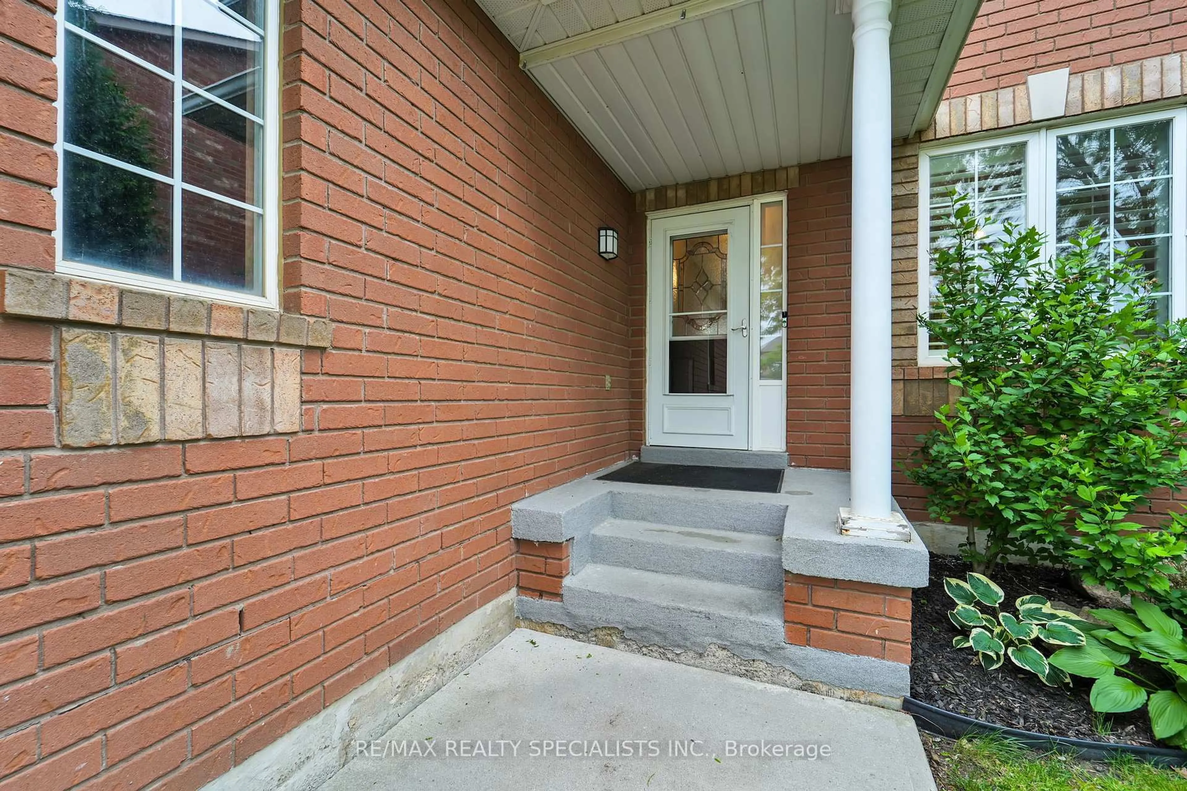 Indoor entryway for 62 Twin Willow Cres, Brampton Ontario L7A 1K2