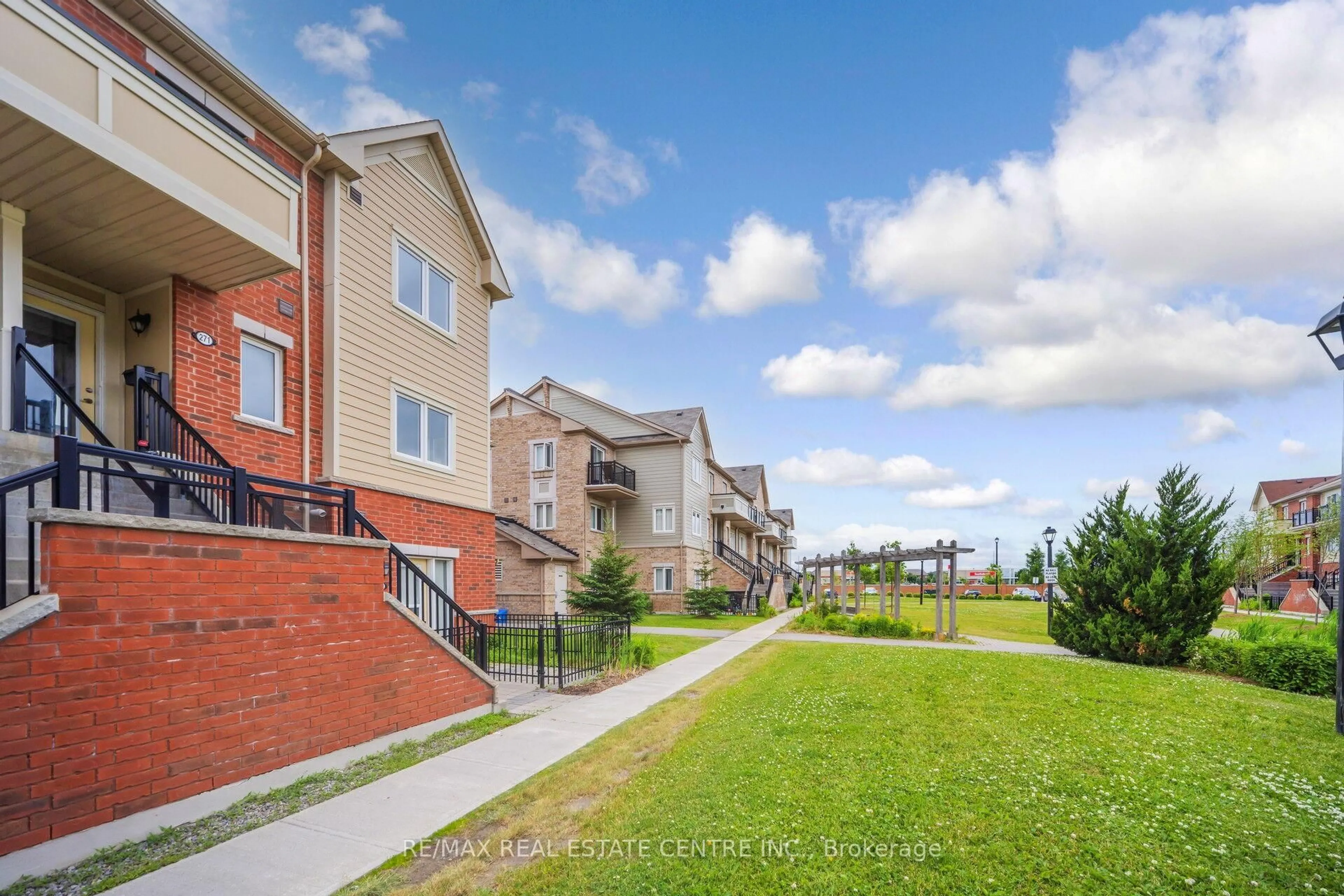Patio, unknown for 250 Sunny Meadow Blvd #271, Brampton Ontario L6R 3Y6