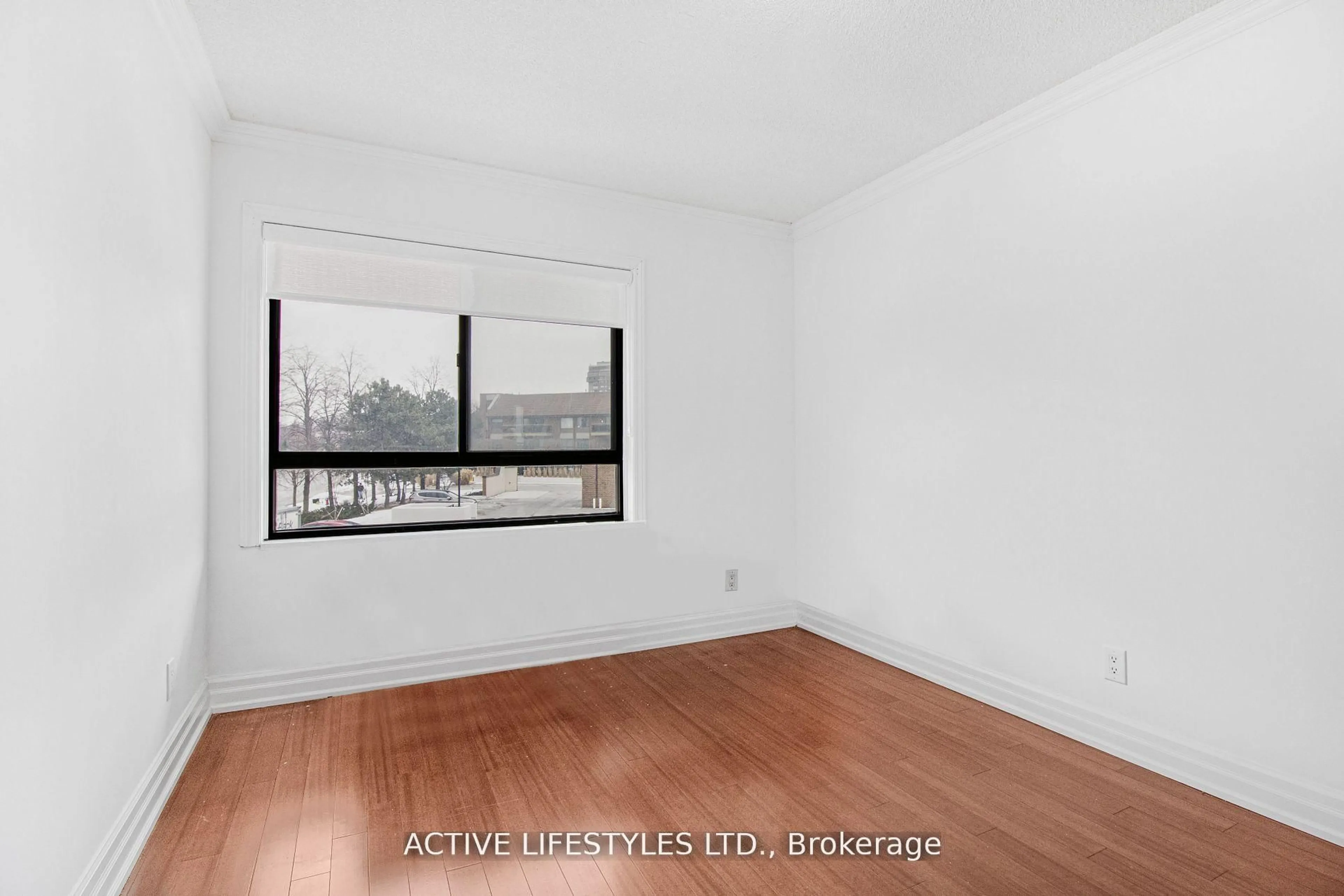 A pic of a room for 1000 Cedarglen Gate #504, Mississauga Ontario L5C 3Z5