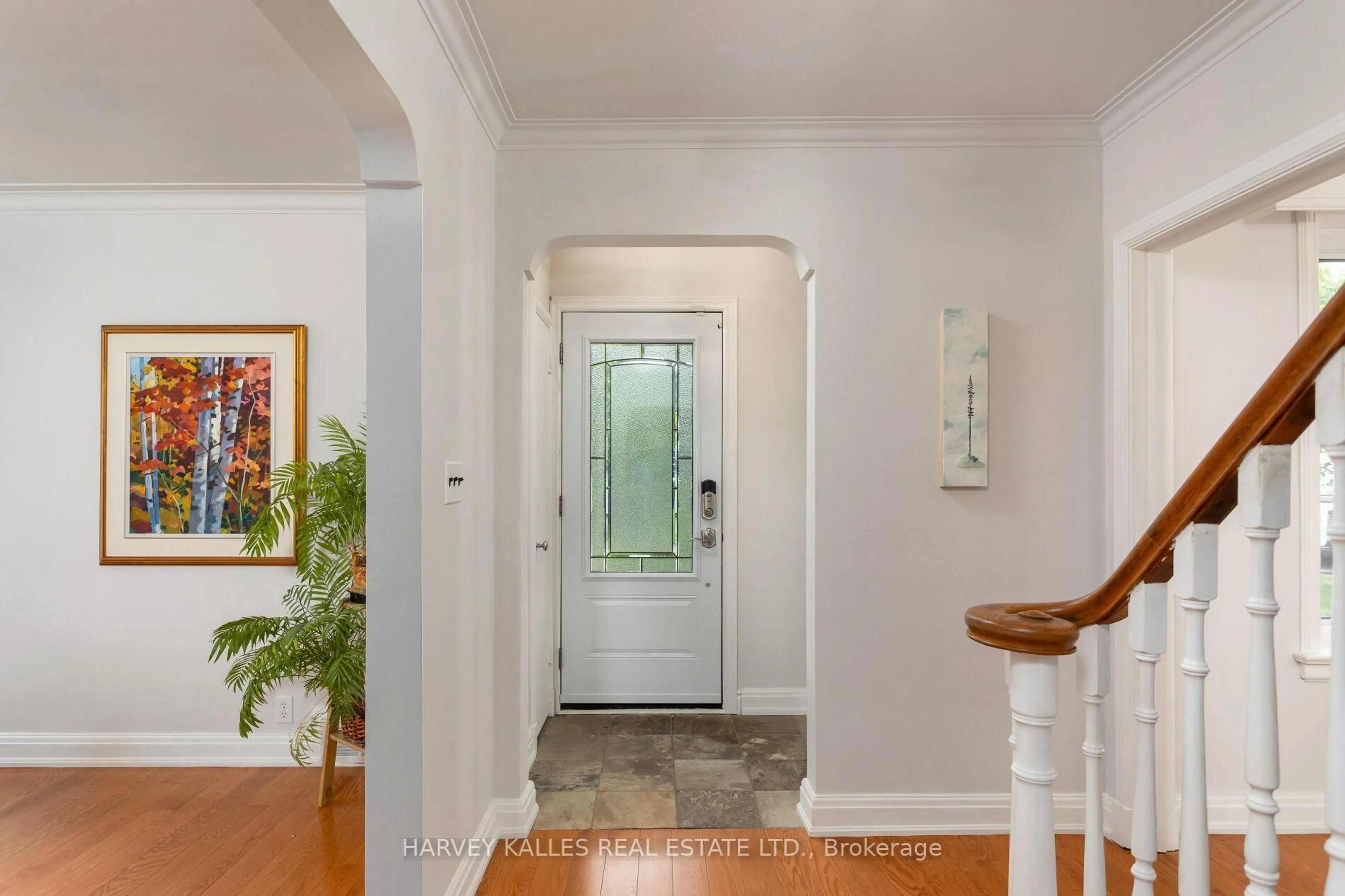 Indoor entryway for 6 Hyland Ave, Toronto Ontario M8X 1P7
