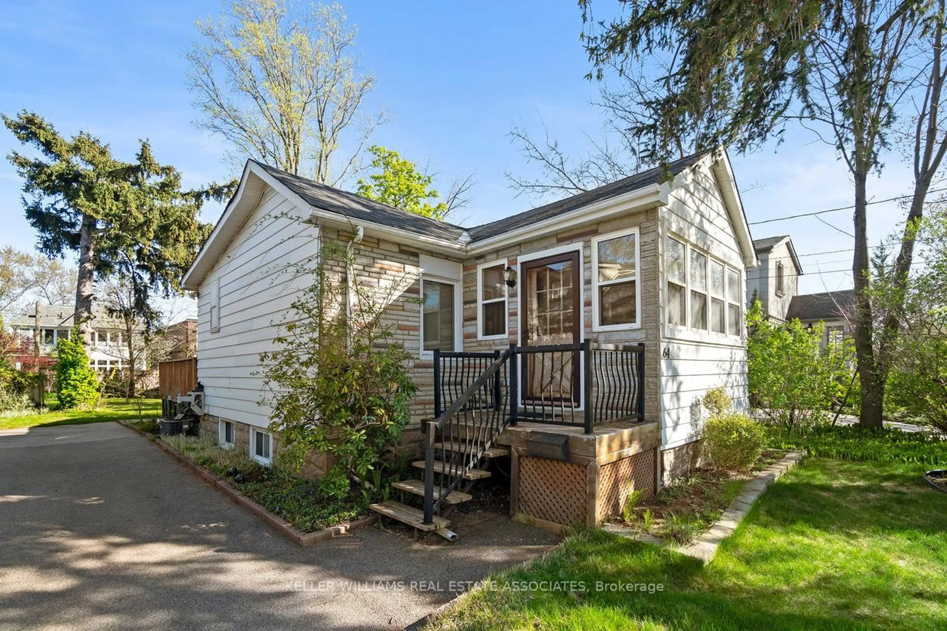 Home with vinyl exterior material, street for 64 Eaglewood Blvd, Mississauga Ontario L5G 1V4