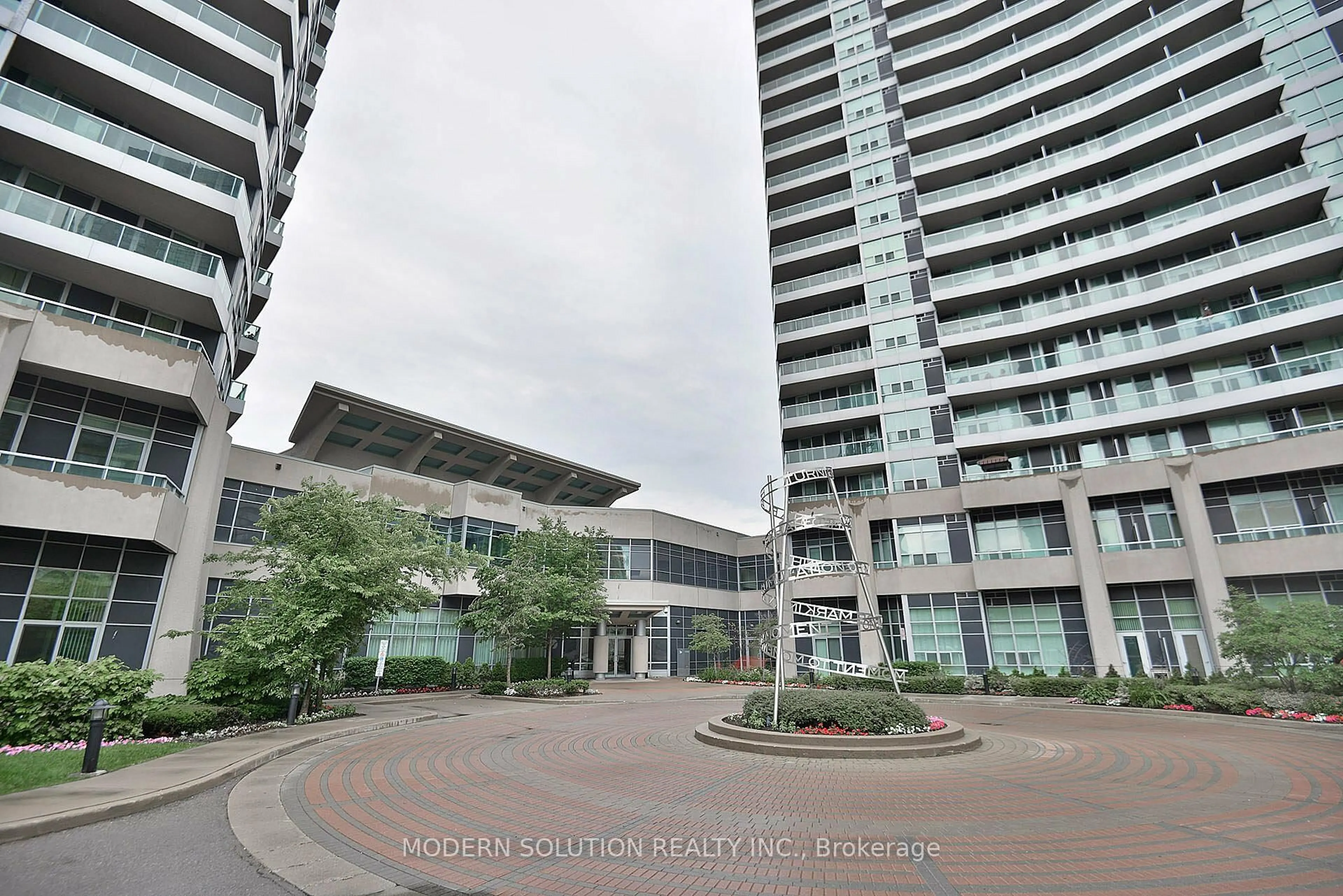 Indoor foyer for 1 Elm Dr #302, Mississauga Ontario L5B 4M1