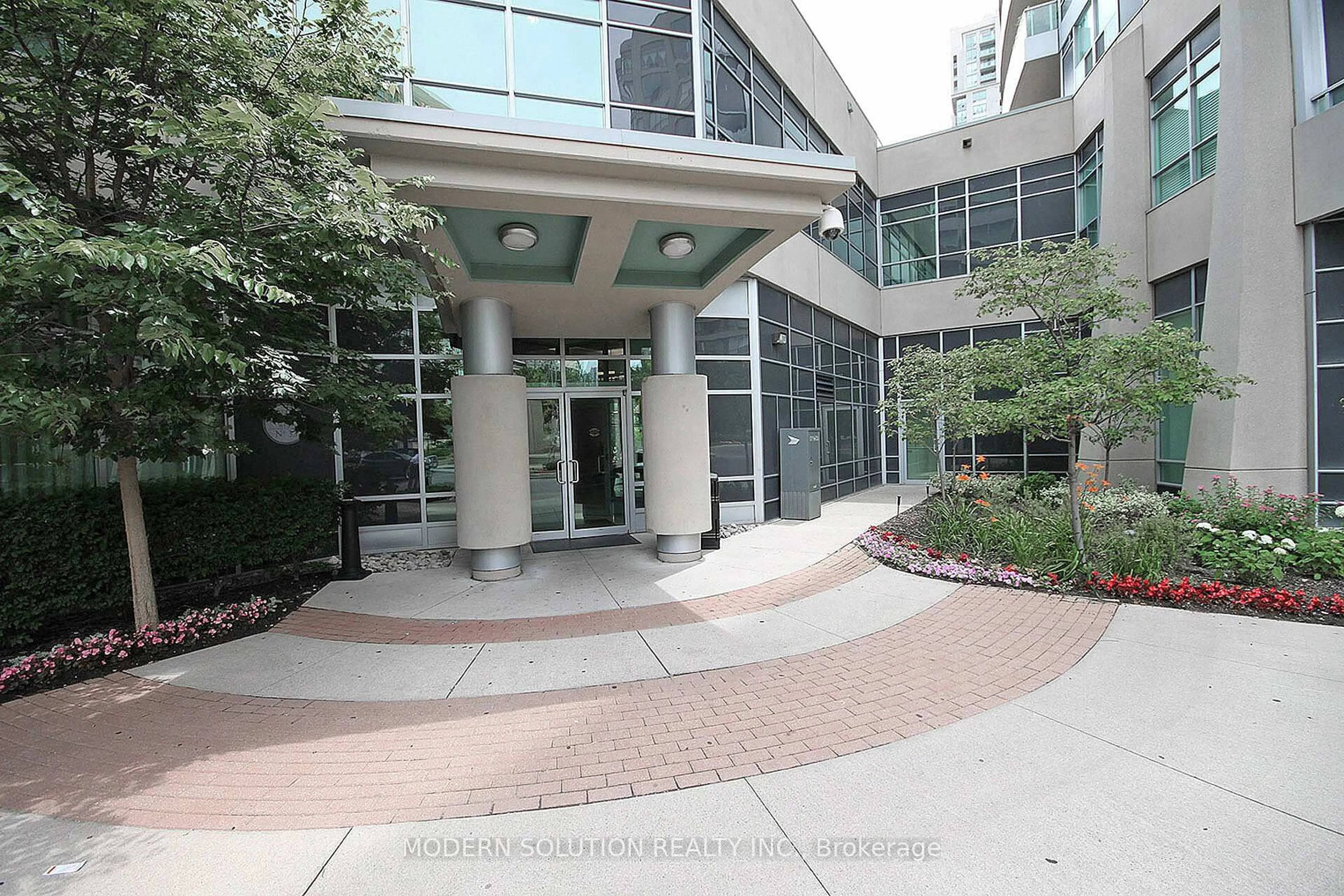 Indoor foyer for 1 Elm Dr #302, Mississauga Ontario L5B 4M1