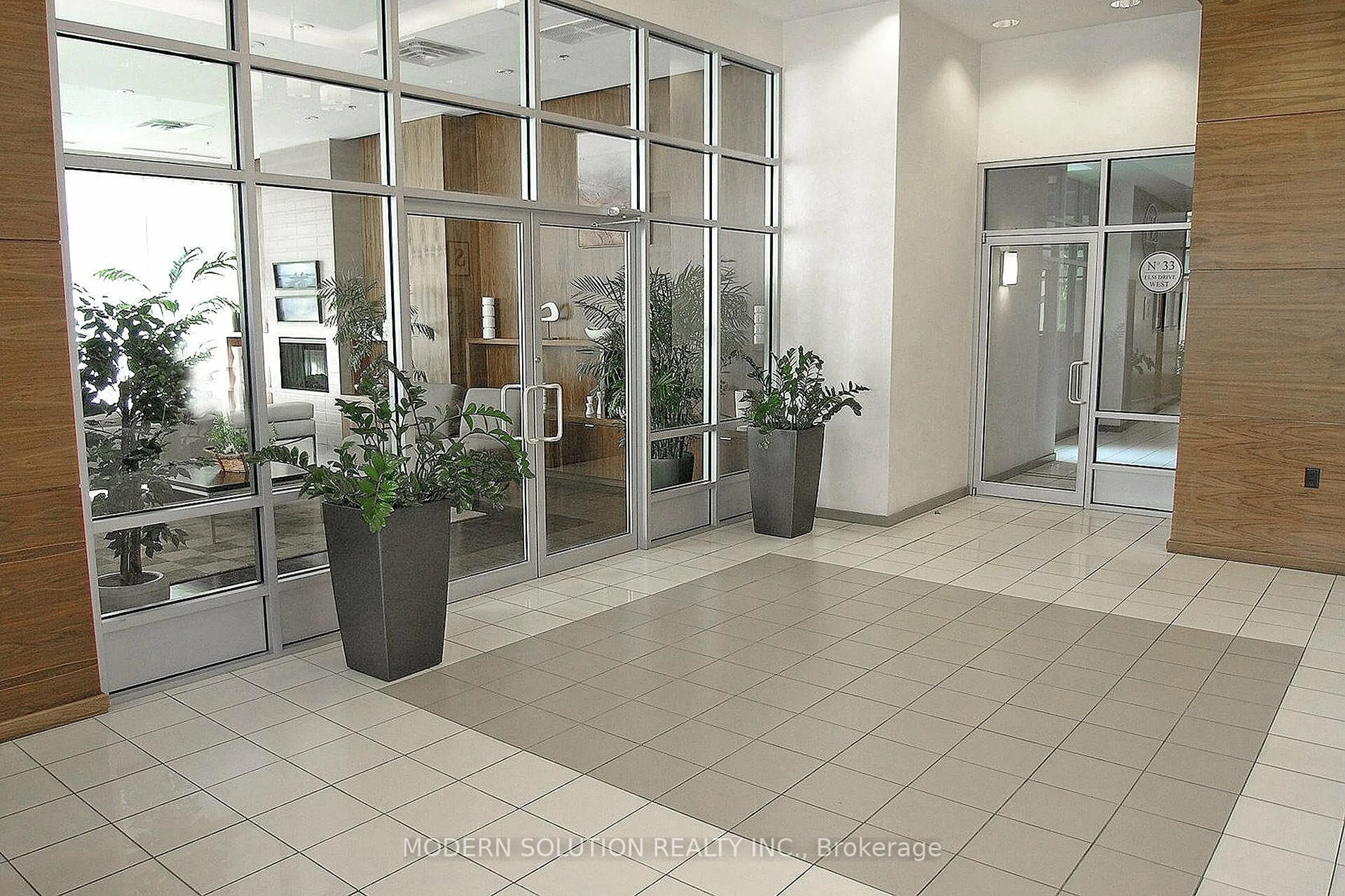Indoor foyer for 1 Elm Dr #302, Mississauga Ontario L5B 4M1