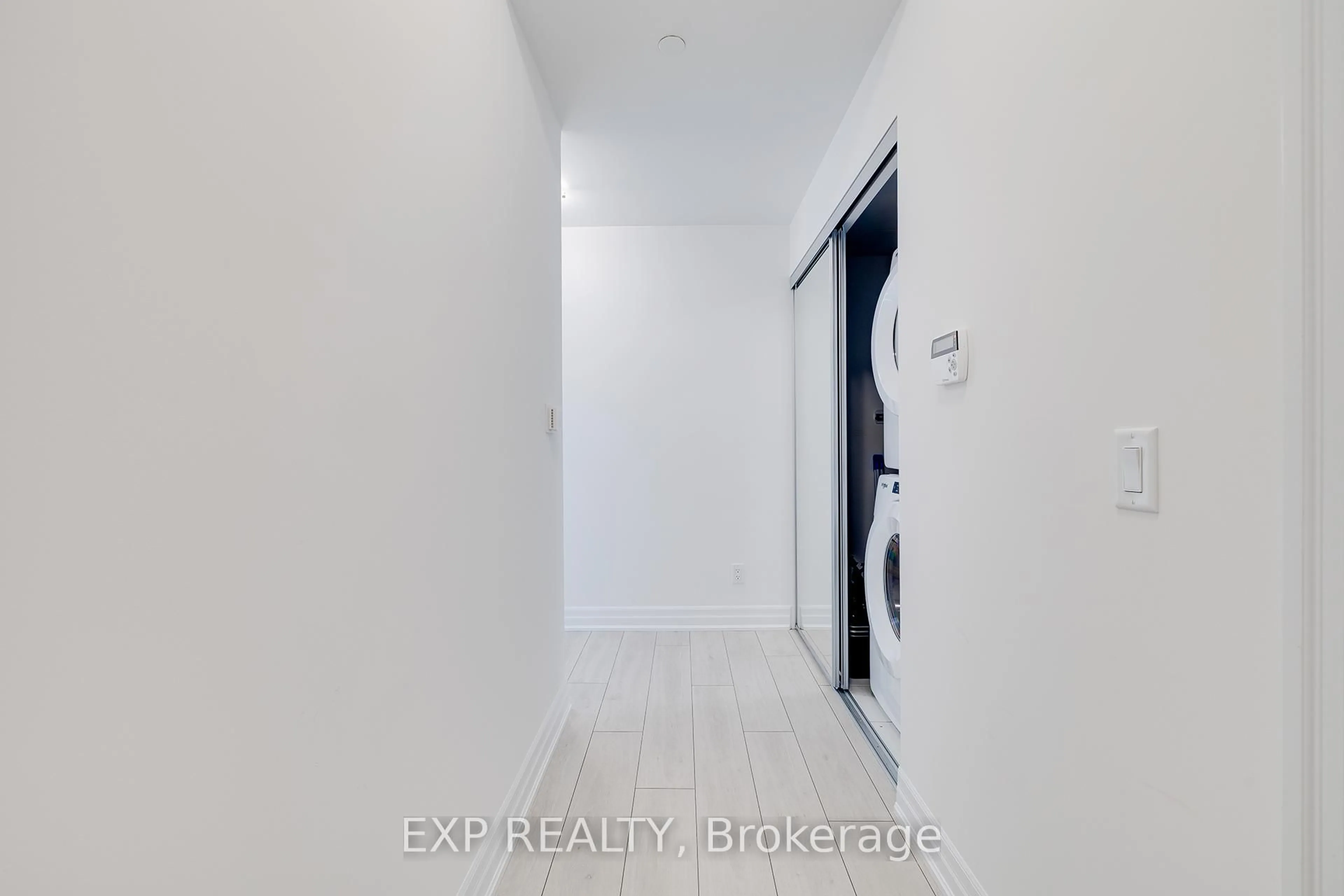 A pic of a room for 30 Elm Dr #2508, Mississauga Ontario L5B 0N6