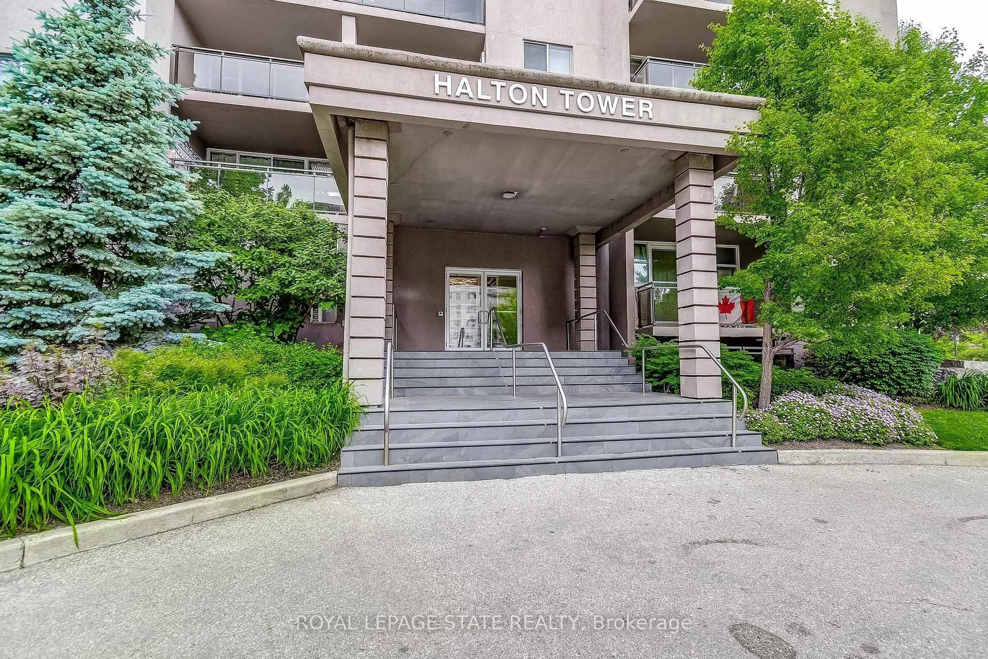 Indoor foyer for 975 Warwick Crt #B1, Burlington Ontario L7T 3Z7