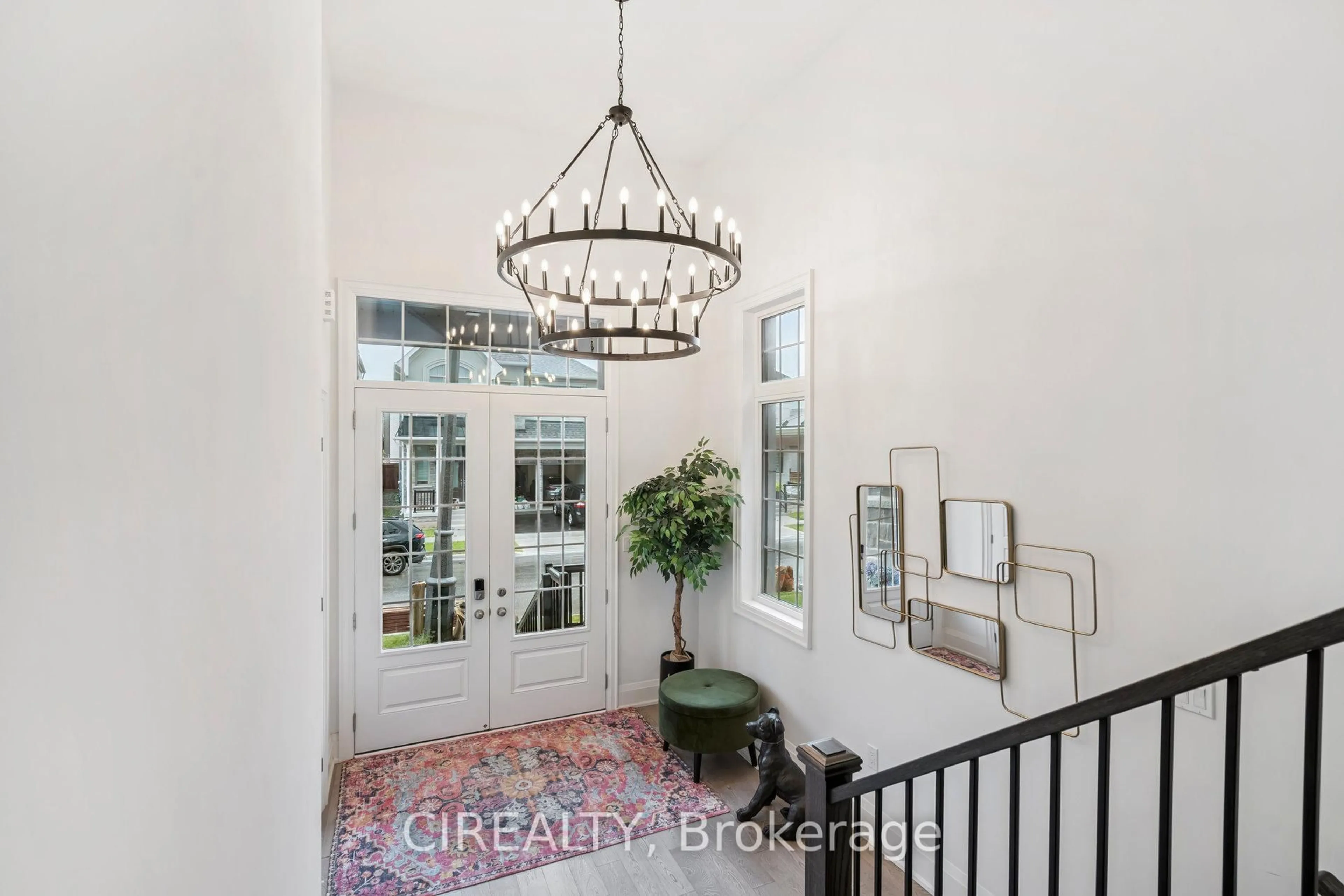 Indoor entryway for 1300 Aymond Cres, Oakville Ontario L6H 7W8