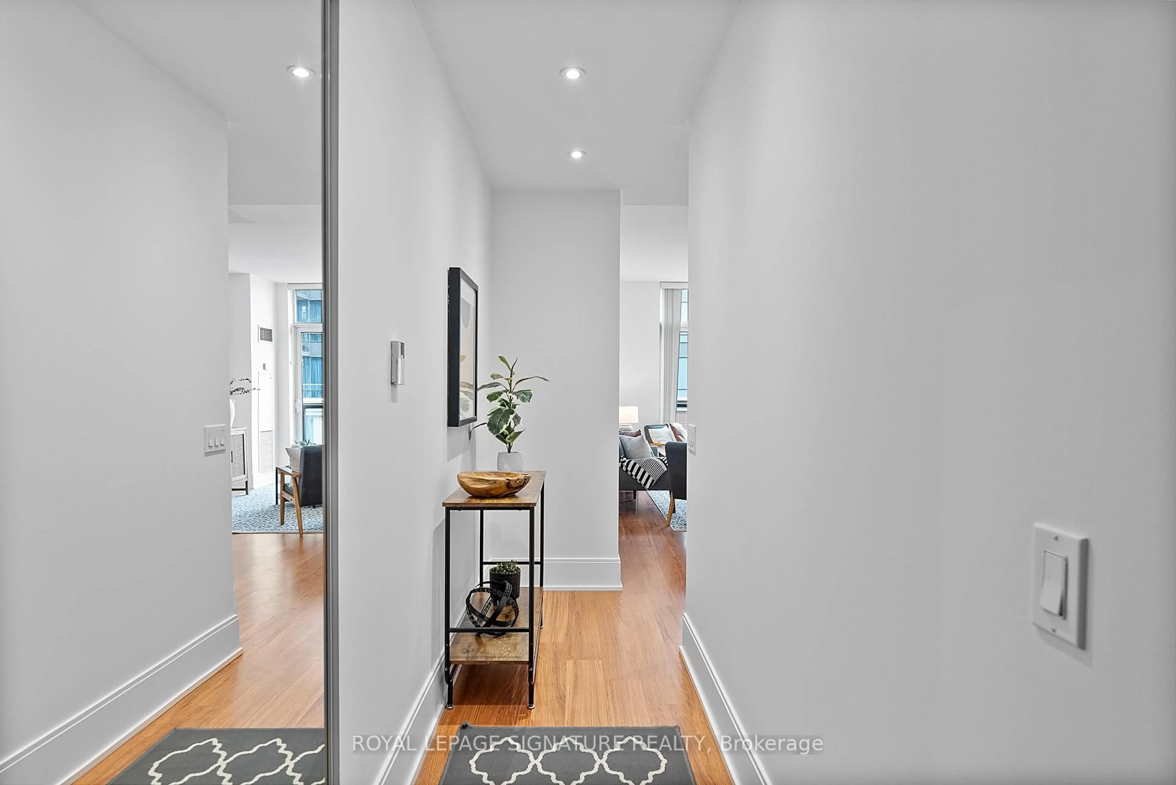 Indoor entryway for 35 Viking Lane #2645, Toronto Ontario M9B 0A2