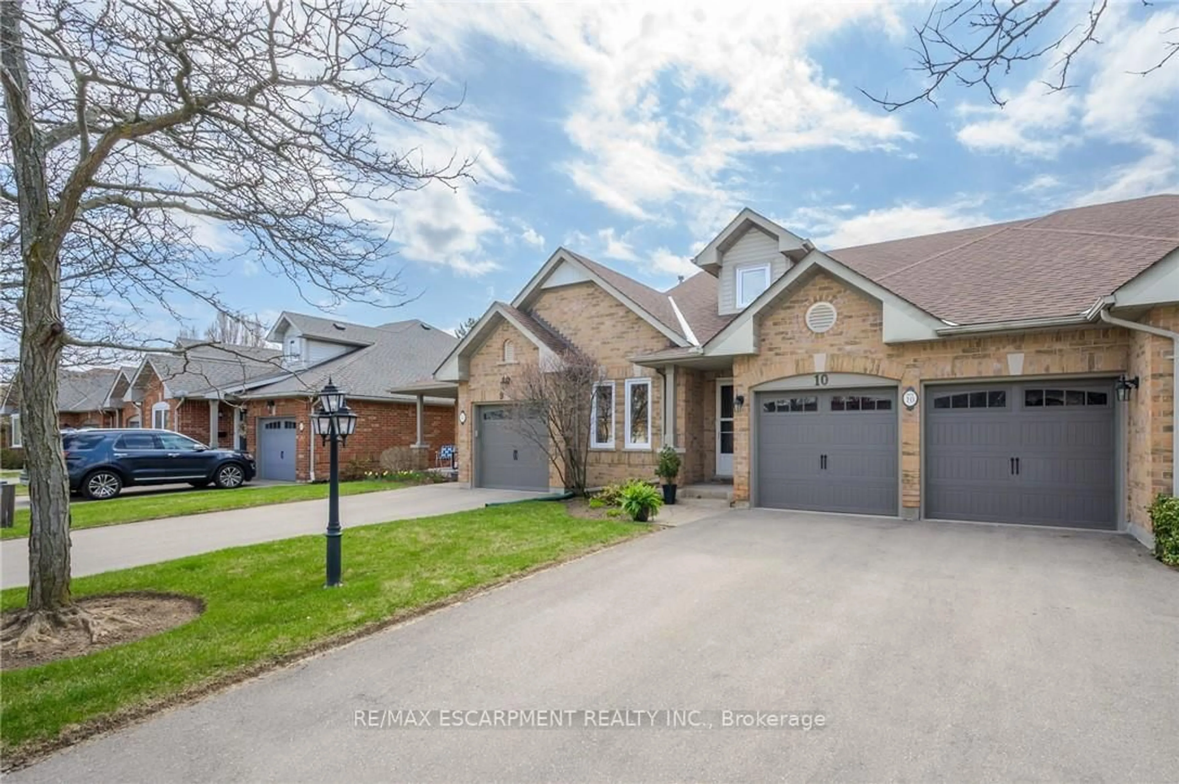 Home with brick exterior material, street for 4275 Millcroft Park Dr #10, Burlington Ontario L7M 4L9