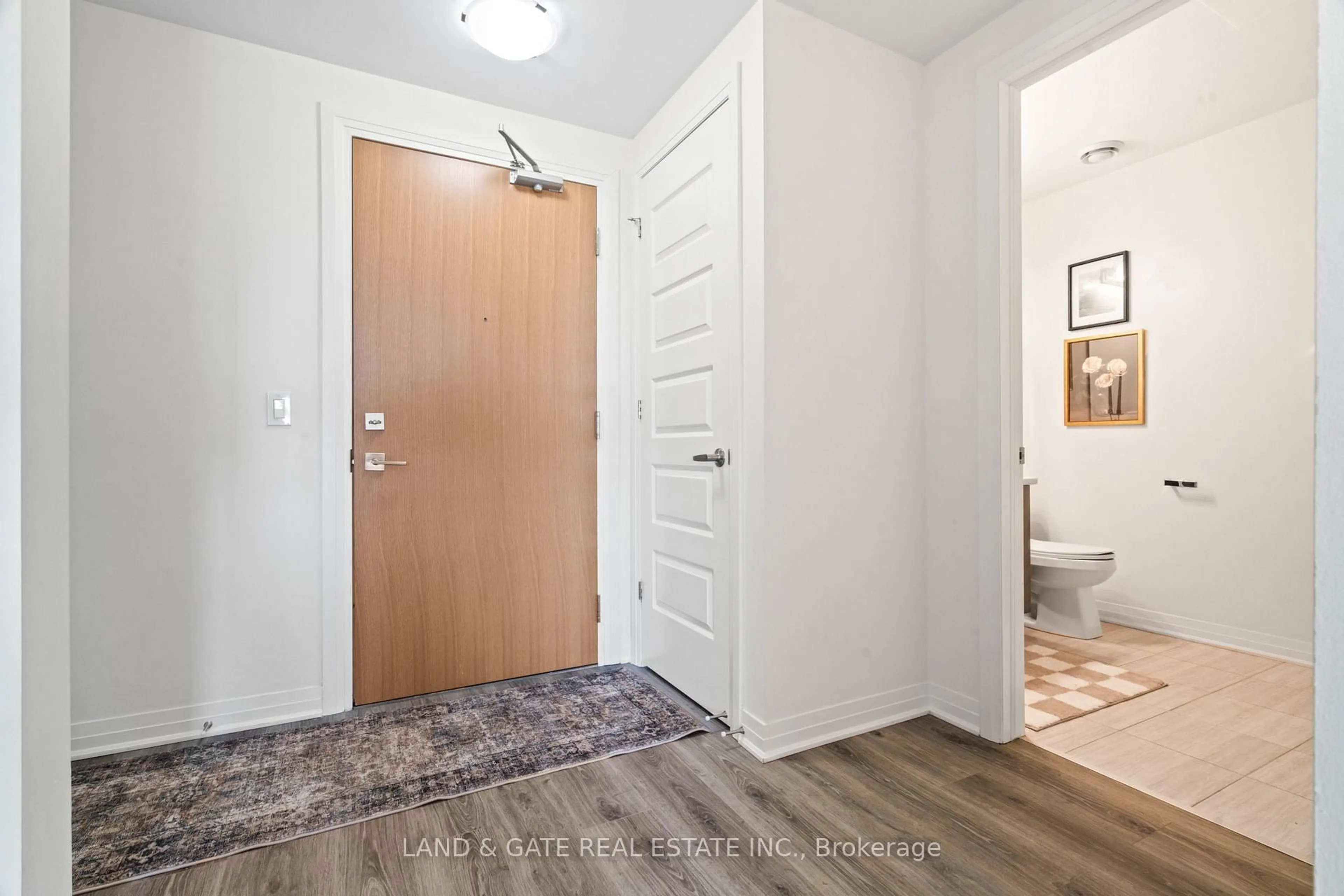 Indoor entryway for 128 Grovewood Common #319, Oakville Ontario L6H 0X3