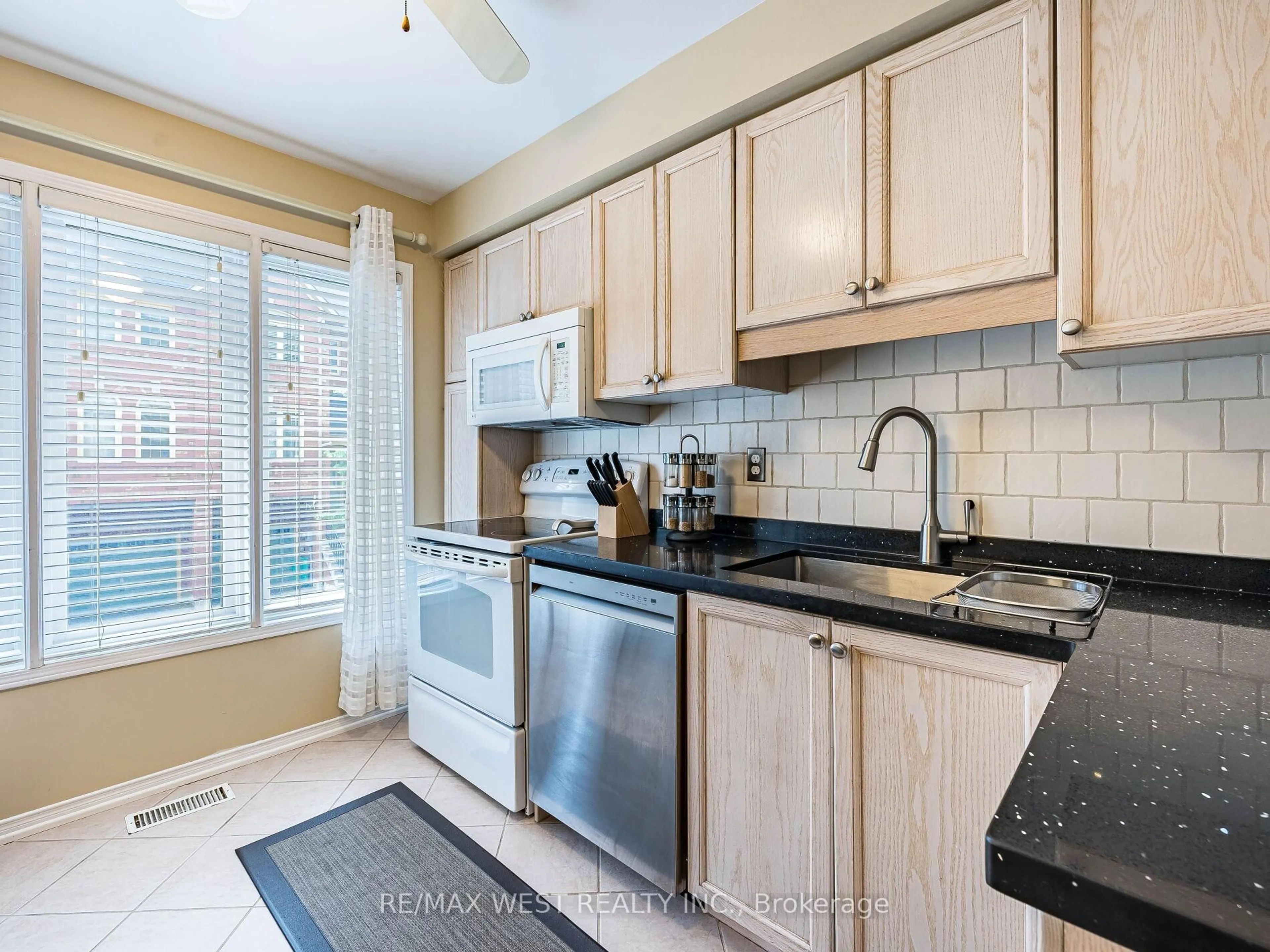 Standard kitchen, ceramic/tile floor for 1168 Arena Rd #78, Mississauga Ontario L4Y 4G7