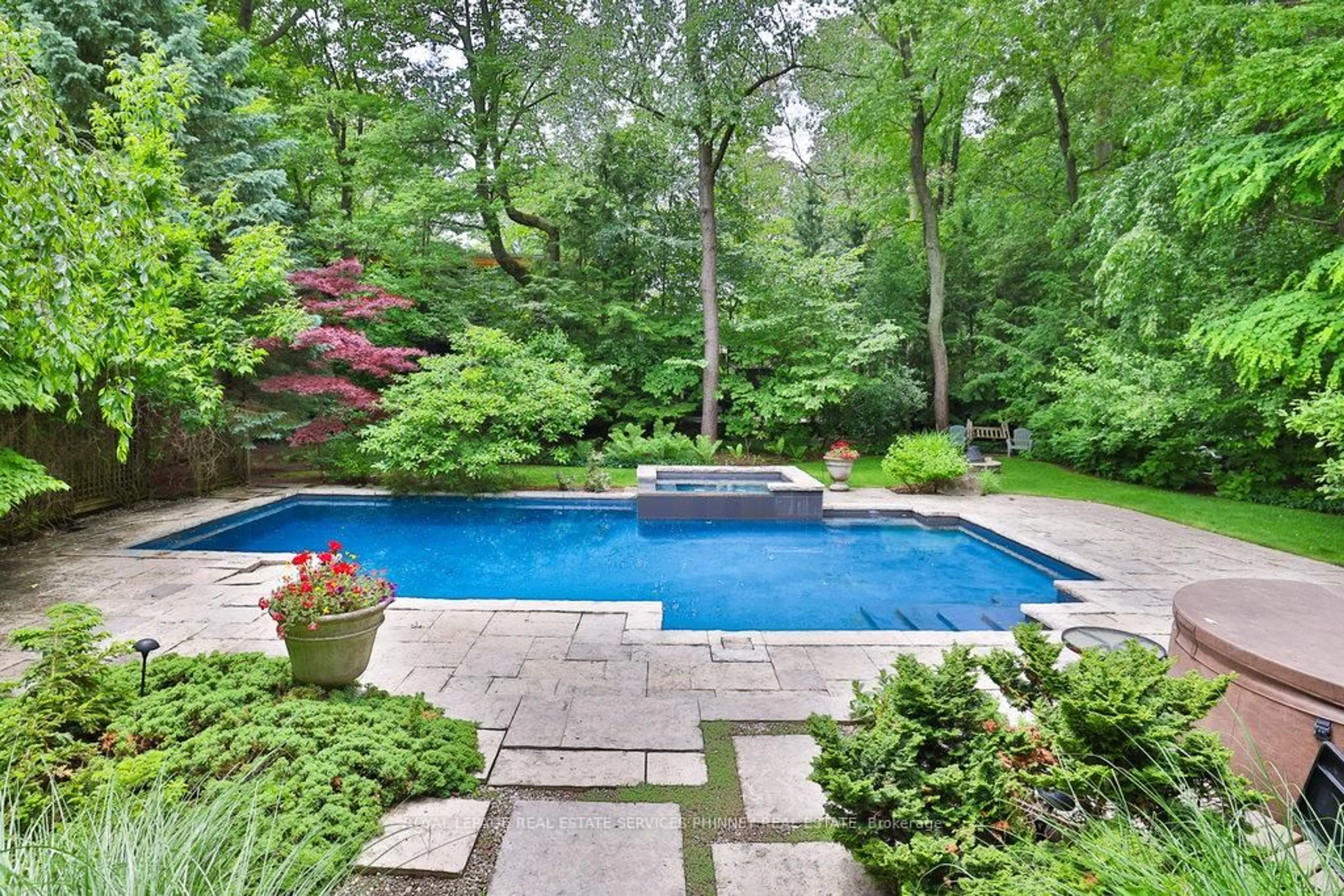 Pool for 1442 Glenburnie Rd, Mississauga Ontario L5G 3C8