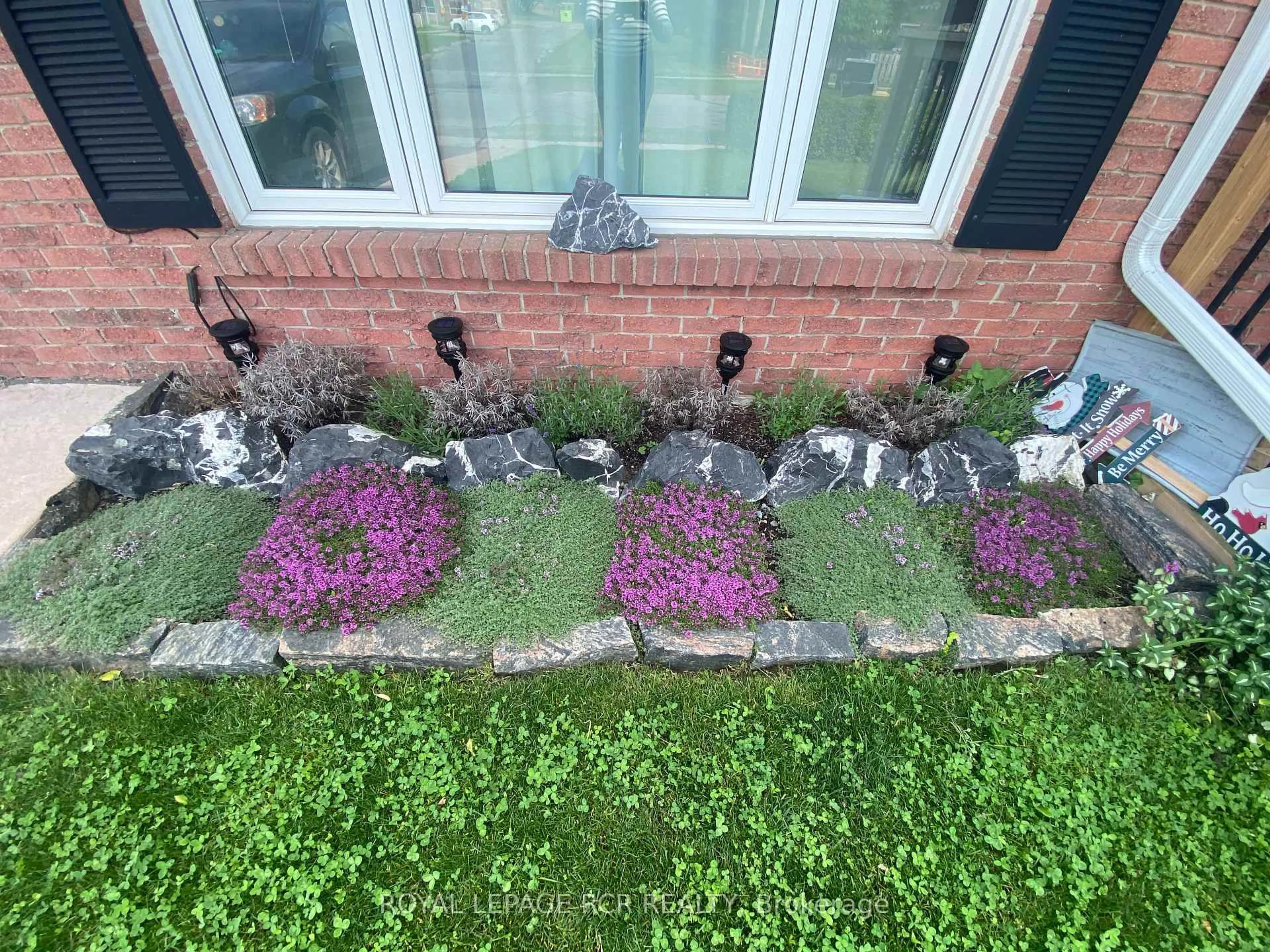 A pic from outside/outdoor area/front of a property/back of a property/a pic from drone, street for 85 Second St, Orangeville Ontario L9W 3S1