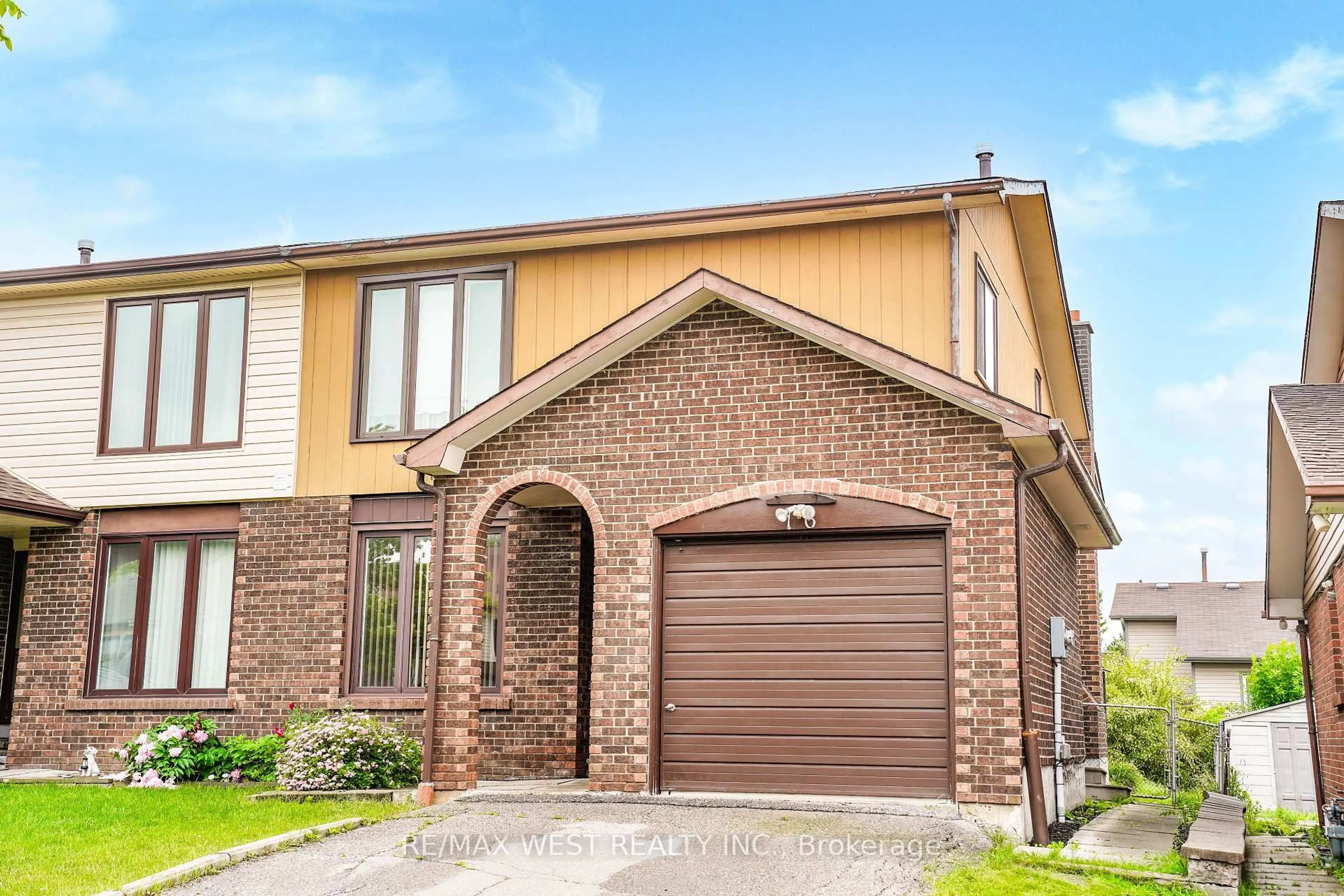 Home with brick exterior material, street for 16 Crosswood Lane, Brampton Ontario L6V 3M2