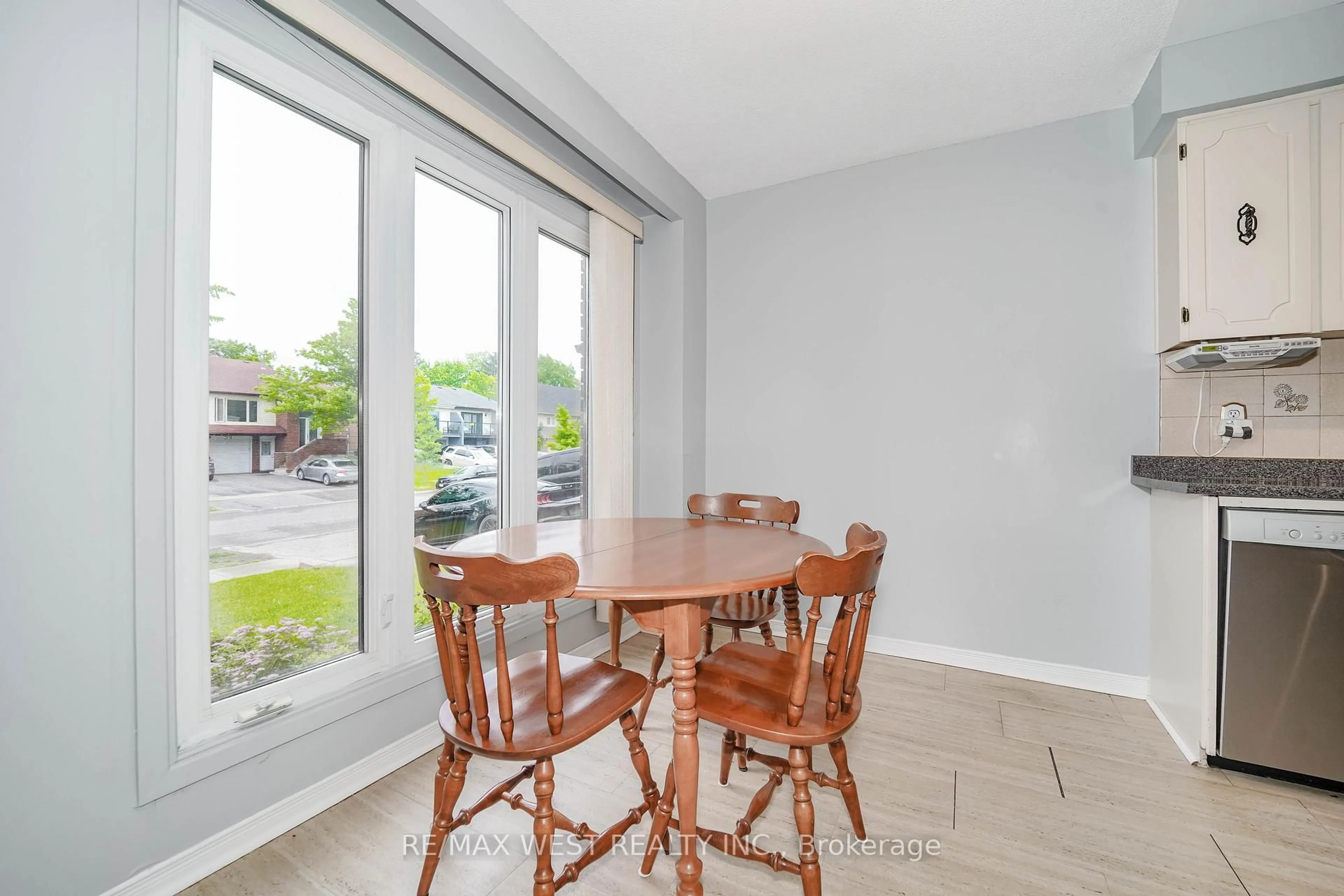 Dining room, wood/laminate floor for 16 Crosswood Lane, Brampton Ontario L6V 3M2