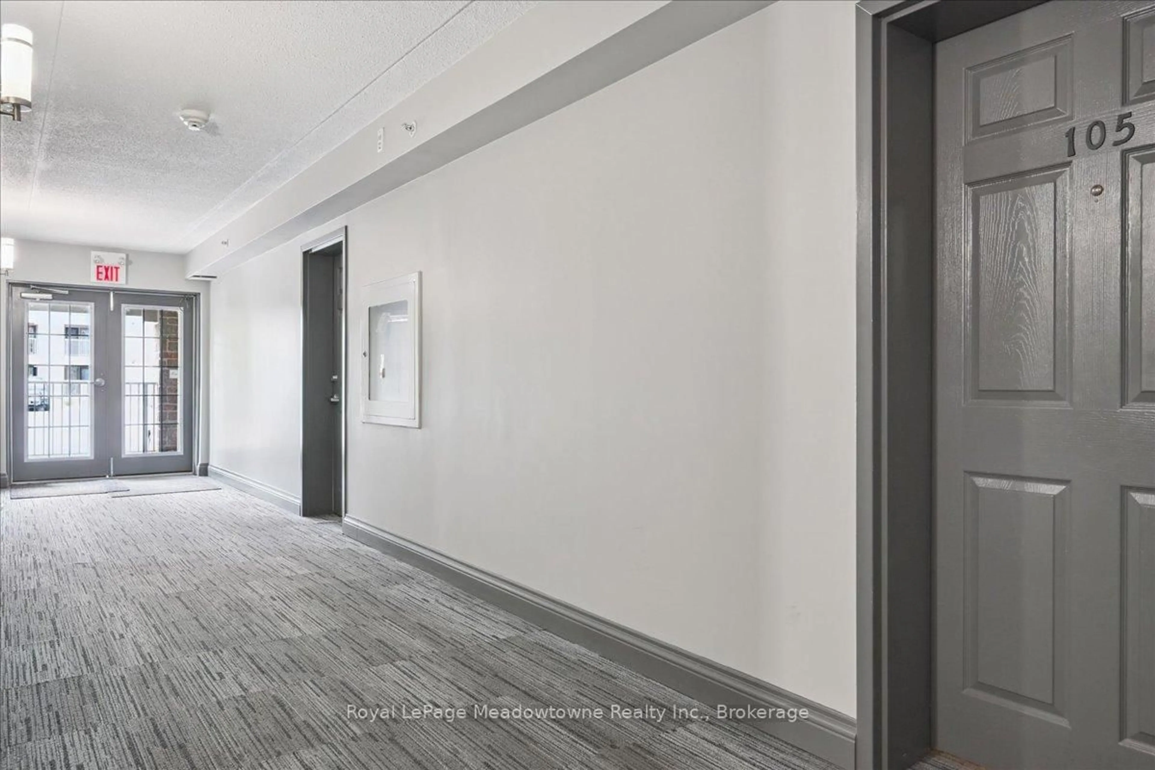 Indoor foyer for 1450 Bishops Gate #105, Oakville Ontario L6M 4N1