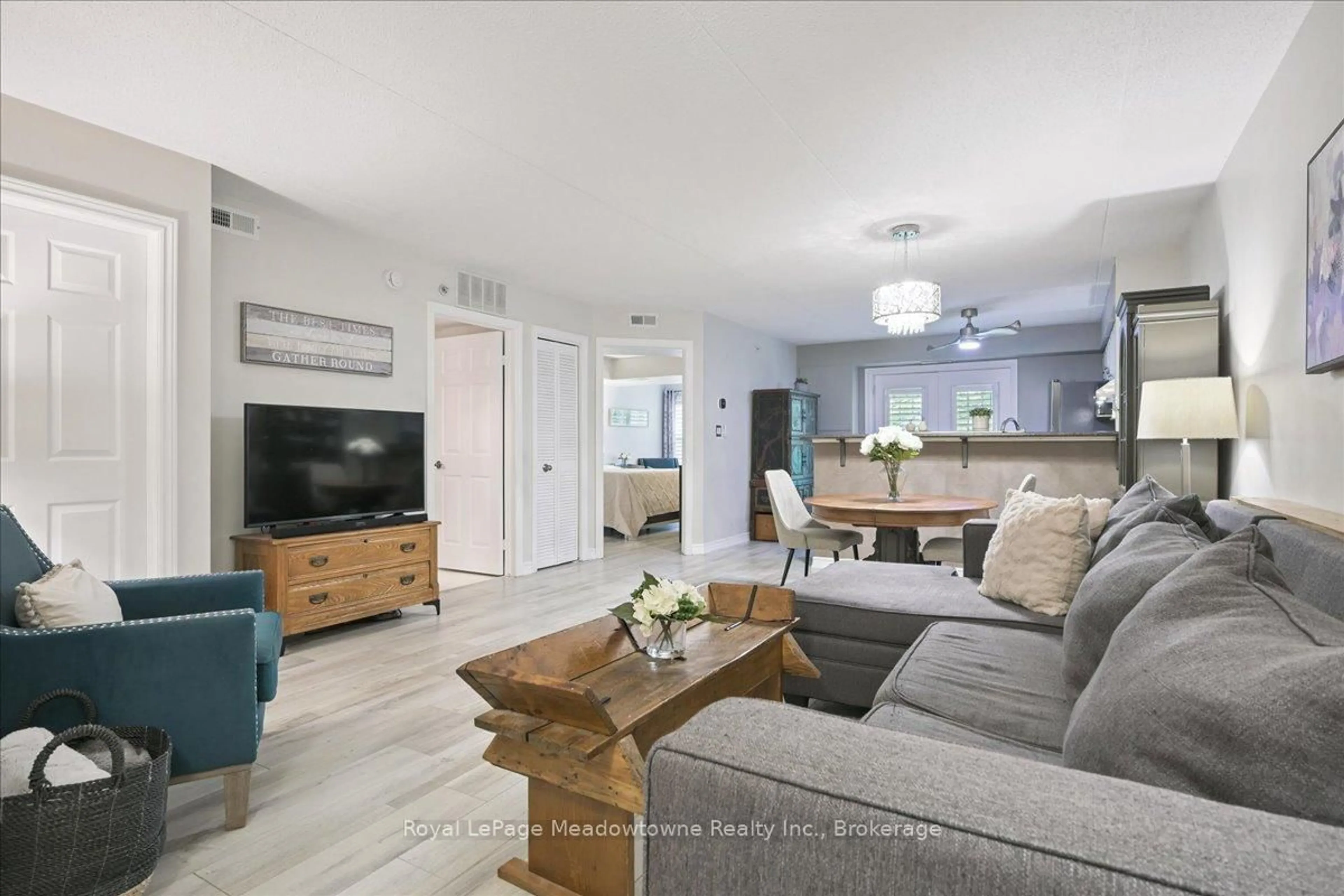 Living room with furniture, unknown for 1450 Bishops Gate #105, Oakville Ontario L6M 4N1