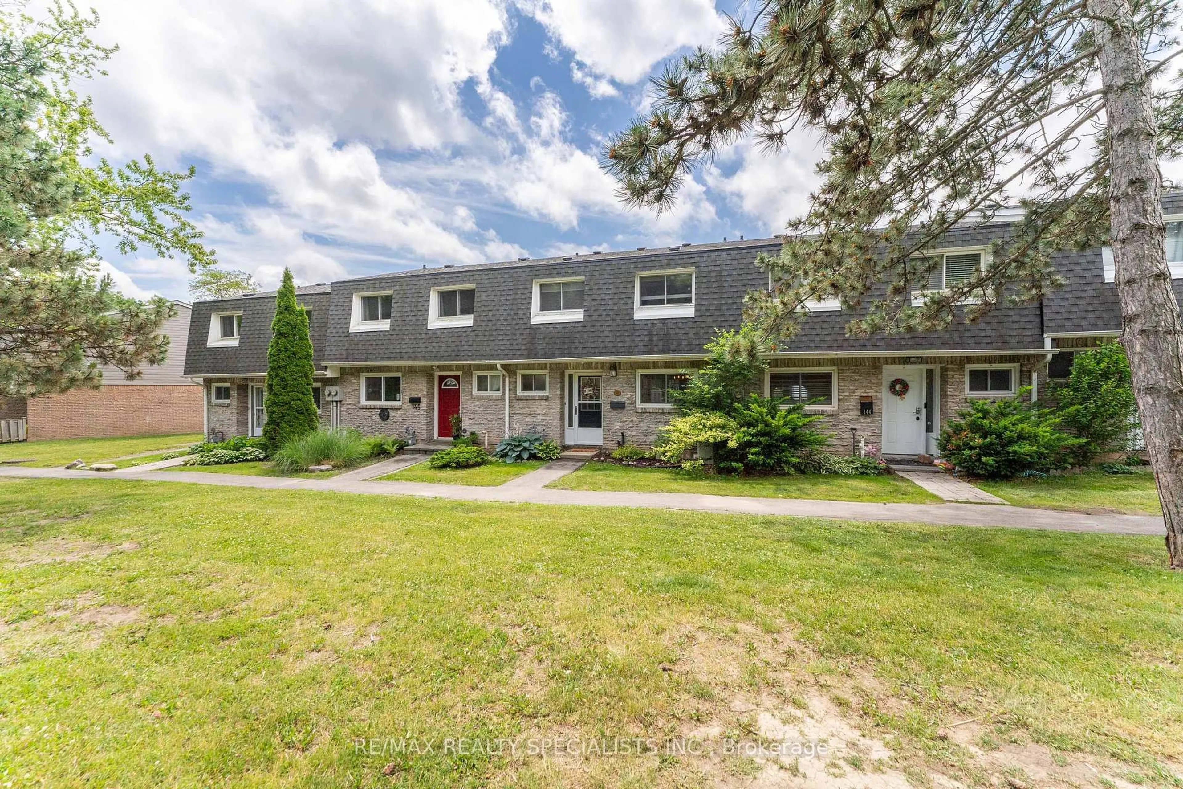 A pic from outside/outdoor area/front of a property/back of a property/a pic from drone, street for 2050 Upper Middle Rd #145, Burlington Ontario L7P 3R9