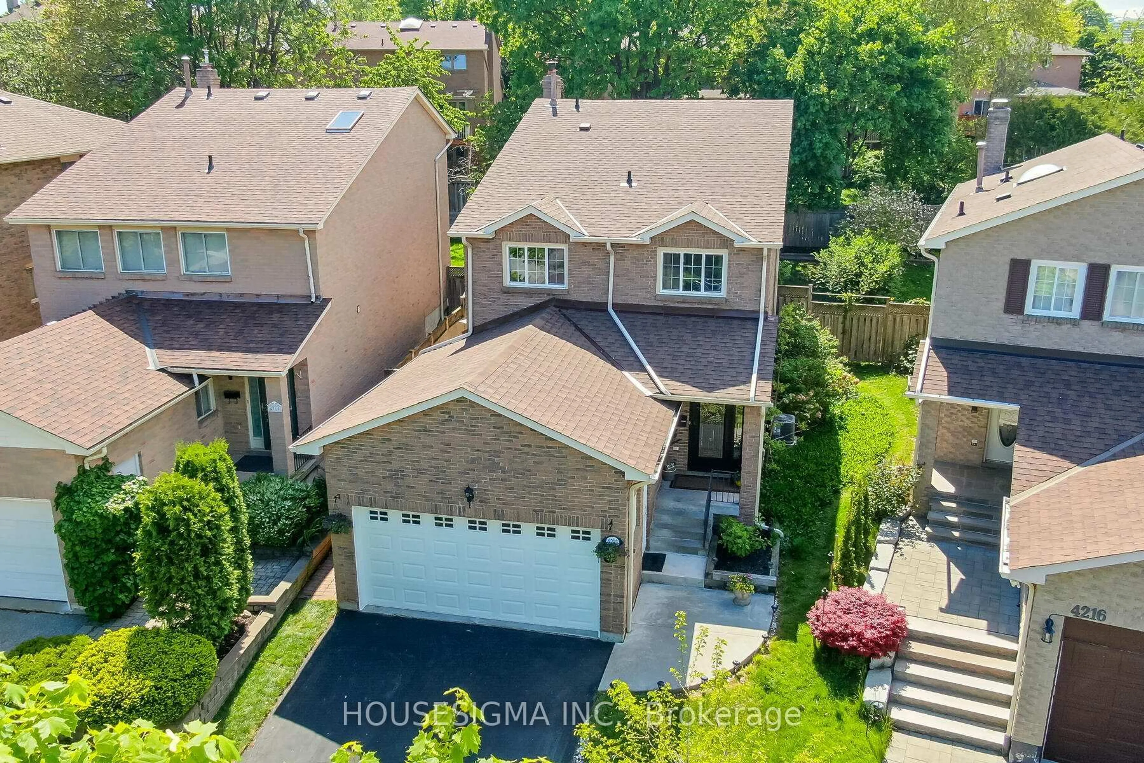 A pic from outside/outdoor area/front of a property/back of a property/a pic from drone, street for 4212 Powderhorn Cres, Mississauga Ontario L5L 3B9