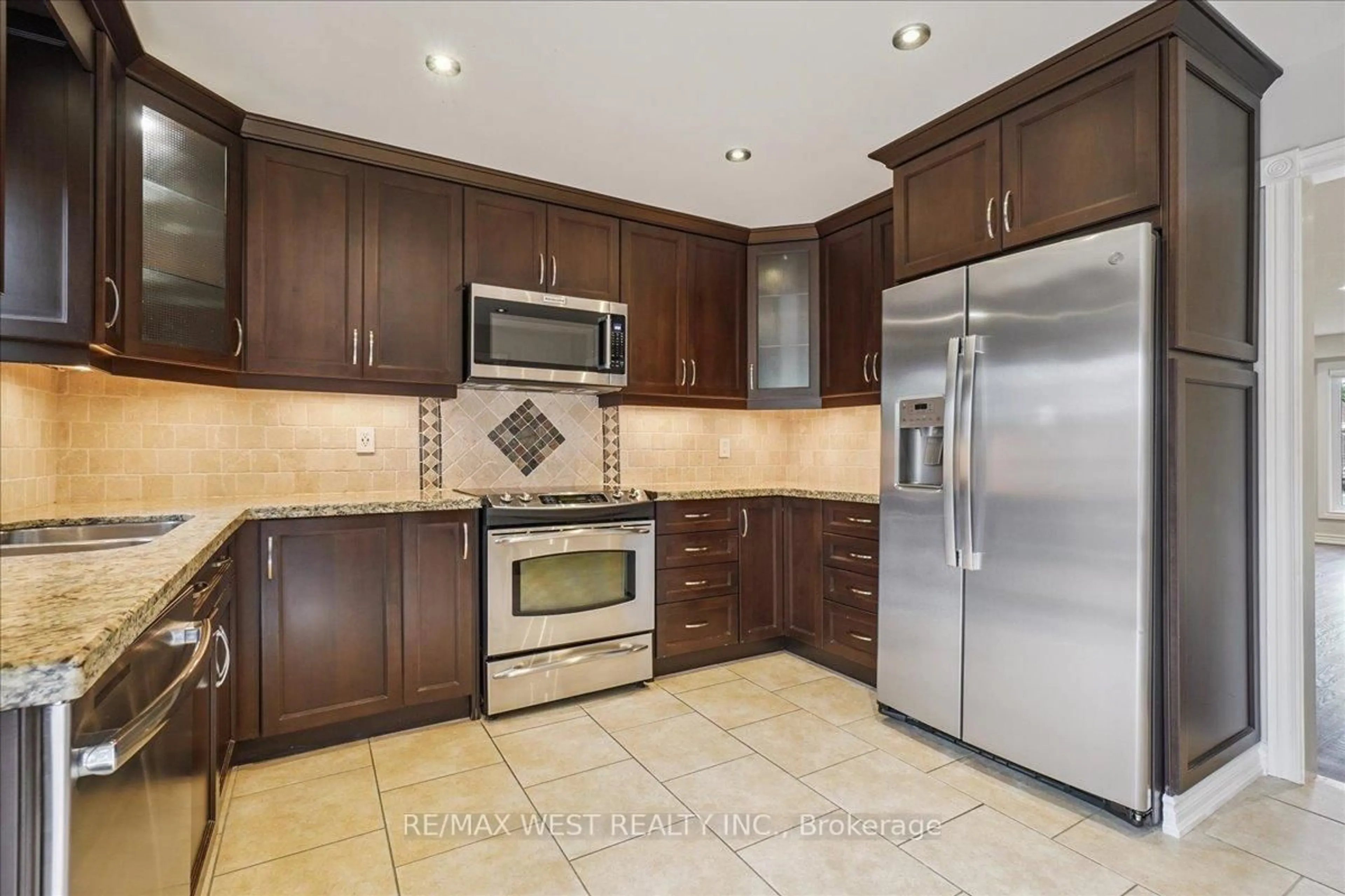 Standard kitchen, ceramic/tile floor for 3354 Nutcracker Dr, Mississauga Ontario L5N 6E6