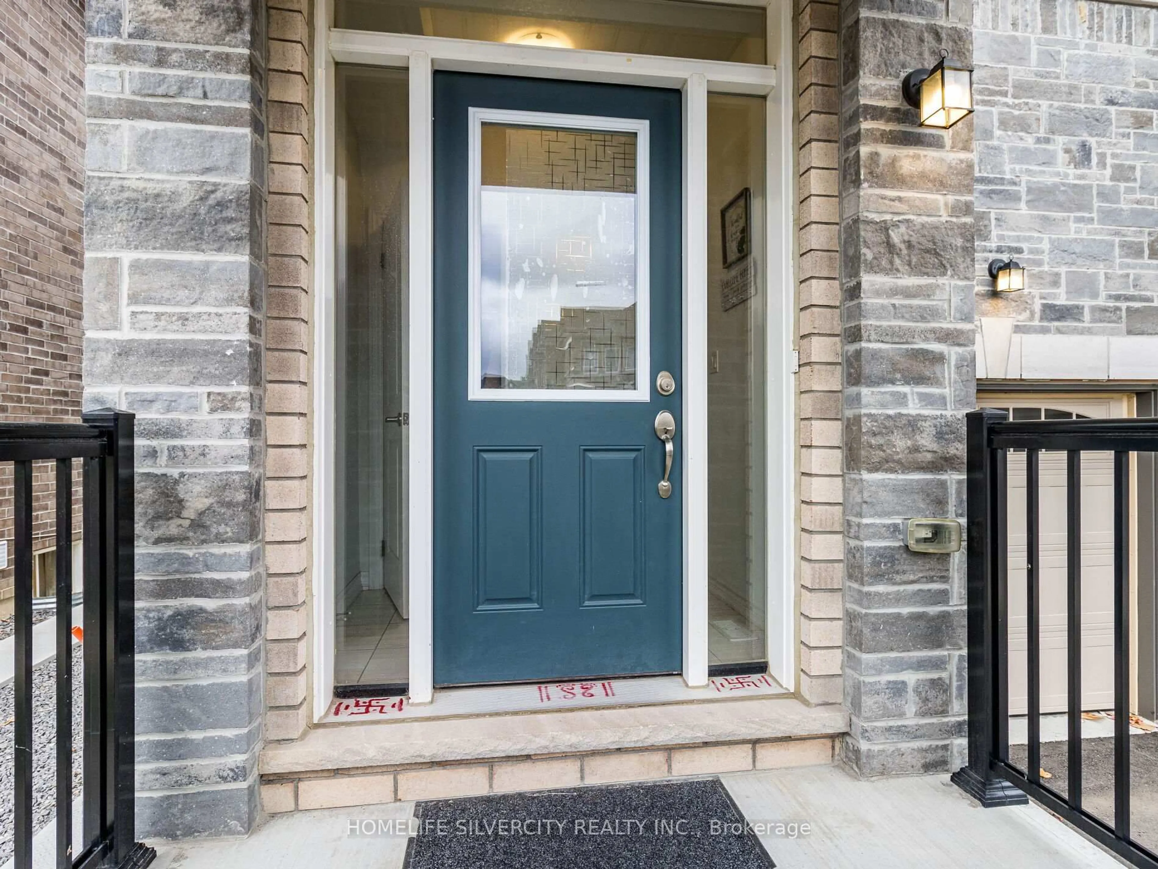 Indoor entryway for 14 Savino Dr, Brampton Ontario L6Z 0J5