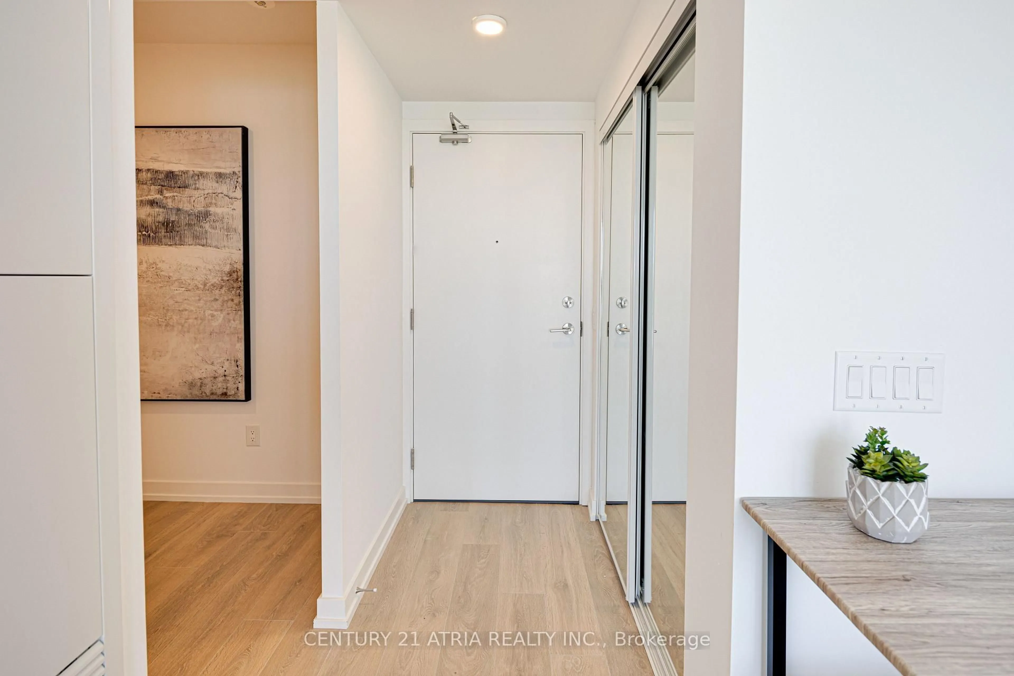 Indoor entryway for 1100 Sheppard Ave #1027, Toronto Ontario M3K 0E4
