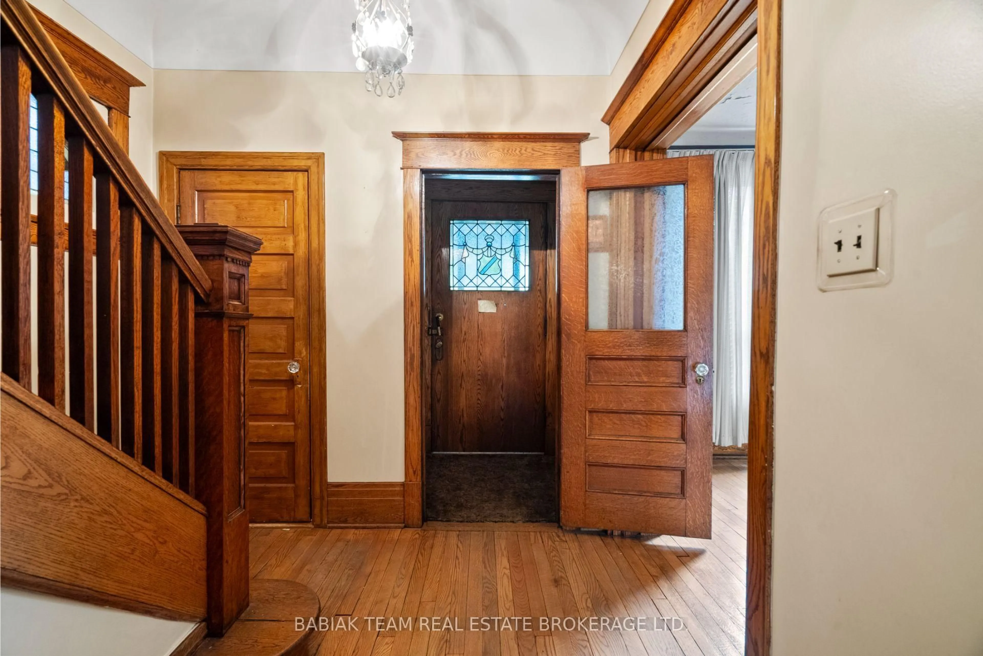 Indoor foyer for 19 Galley Ave, Toronto Ontario M6R 1G9