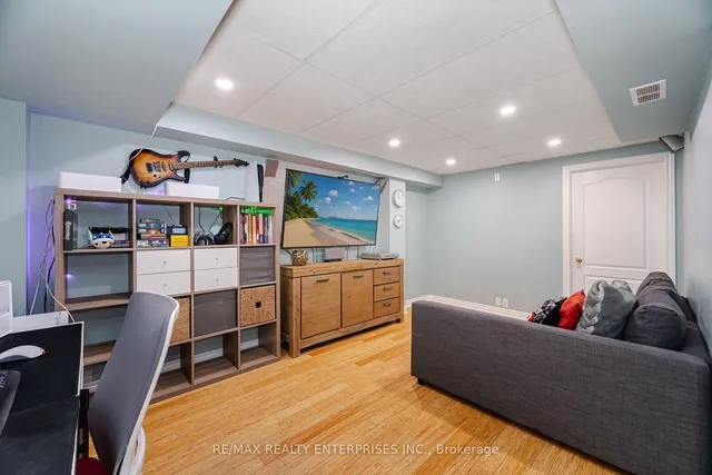 Additional property image - 770 Othello Crt Unit 97
