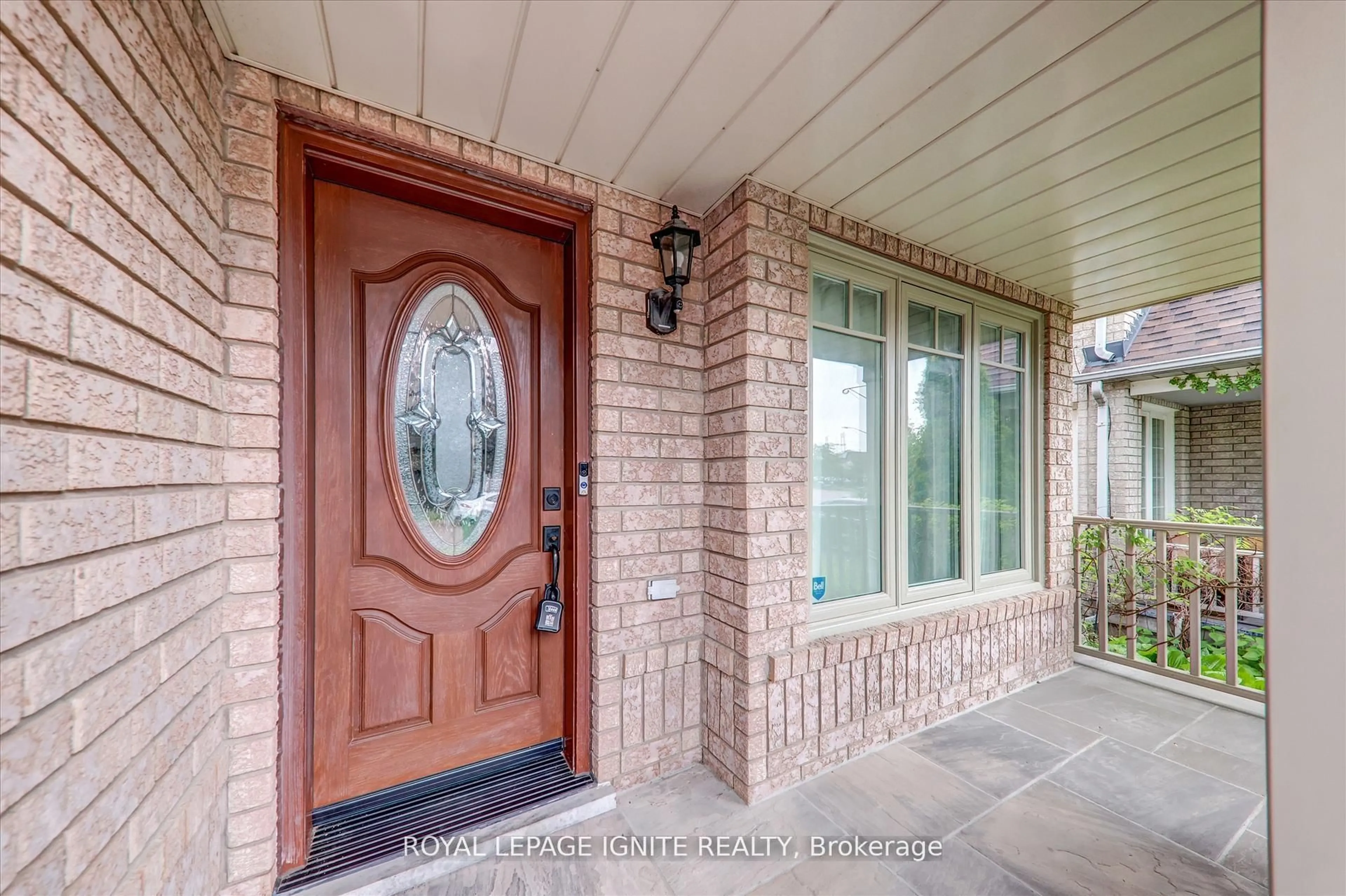 Indoor entryway for 7226 Torrisdale Lane, Mississauga Ontario L5N 7Y8
