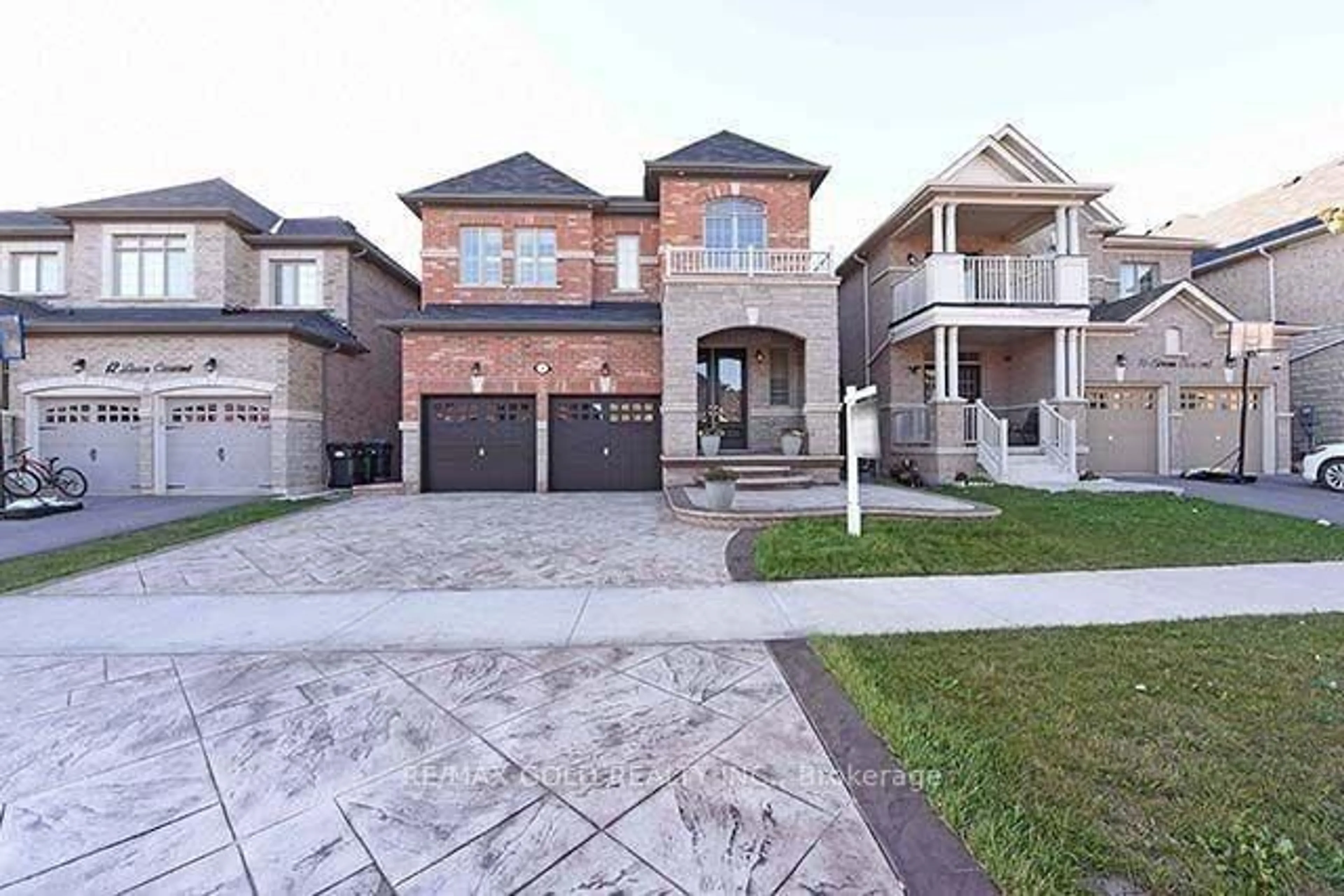 Home with brick exterior material, street for 14 Lisson Cres, Brampton Ontario L6X 5H9