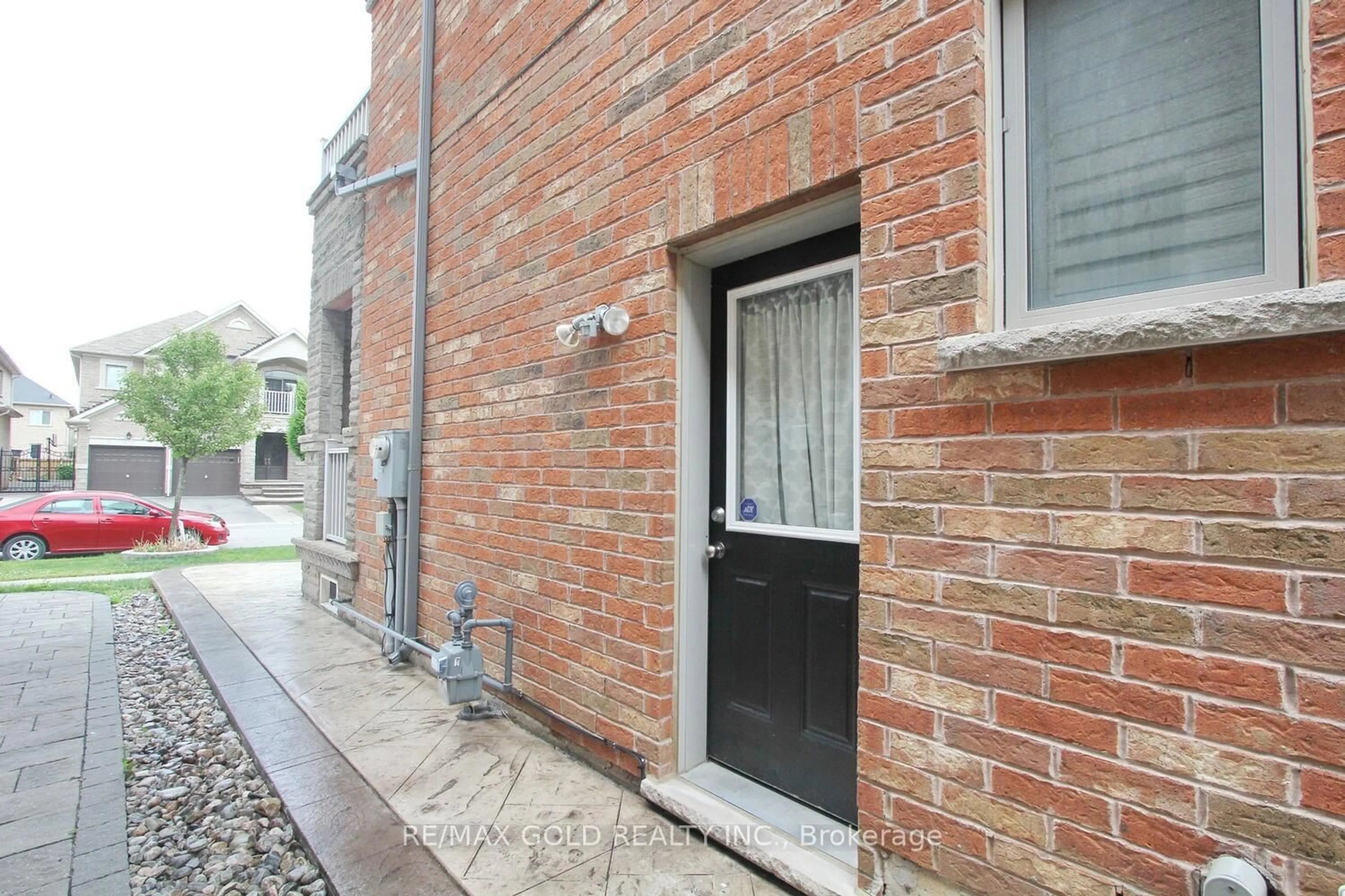 Home with brick exterior material, street for 14 Lisson Cres, Brampton Ontario L6X 5H9