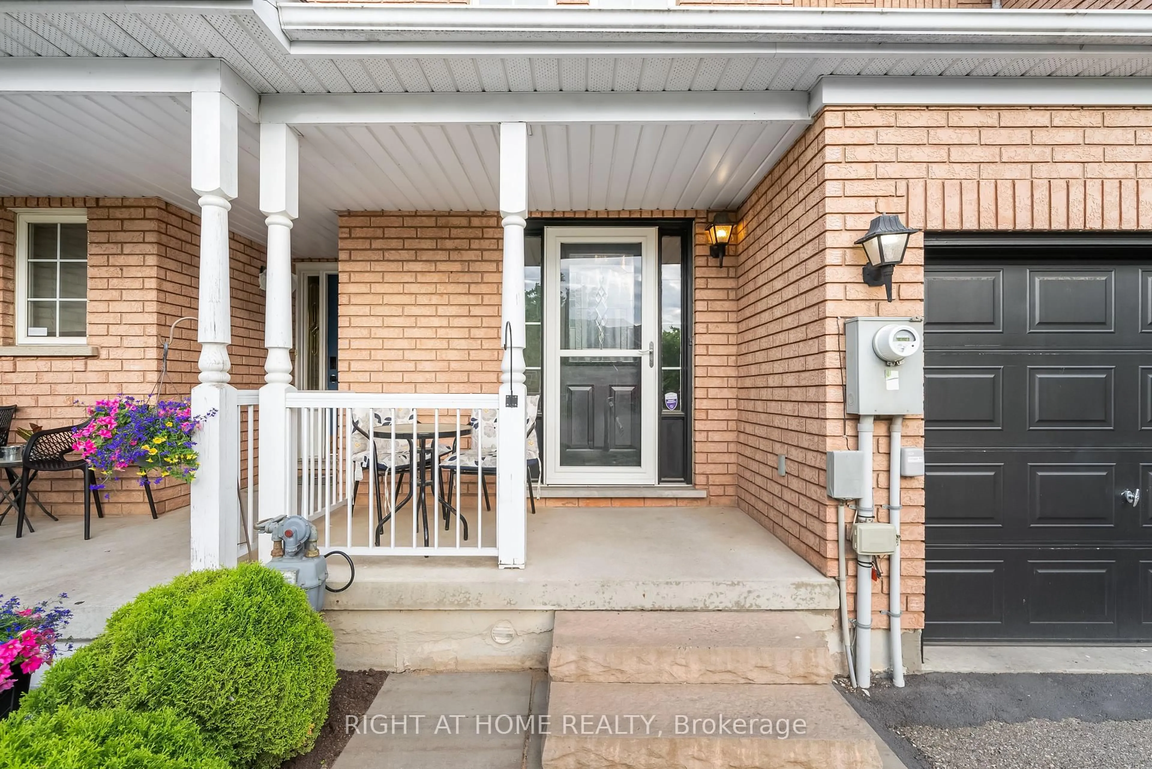 Indoor entryway for 116 Monaco Crt, Brampton Ontario L7A 1X2