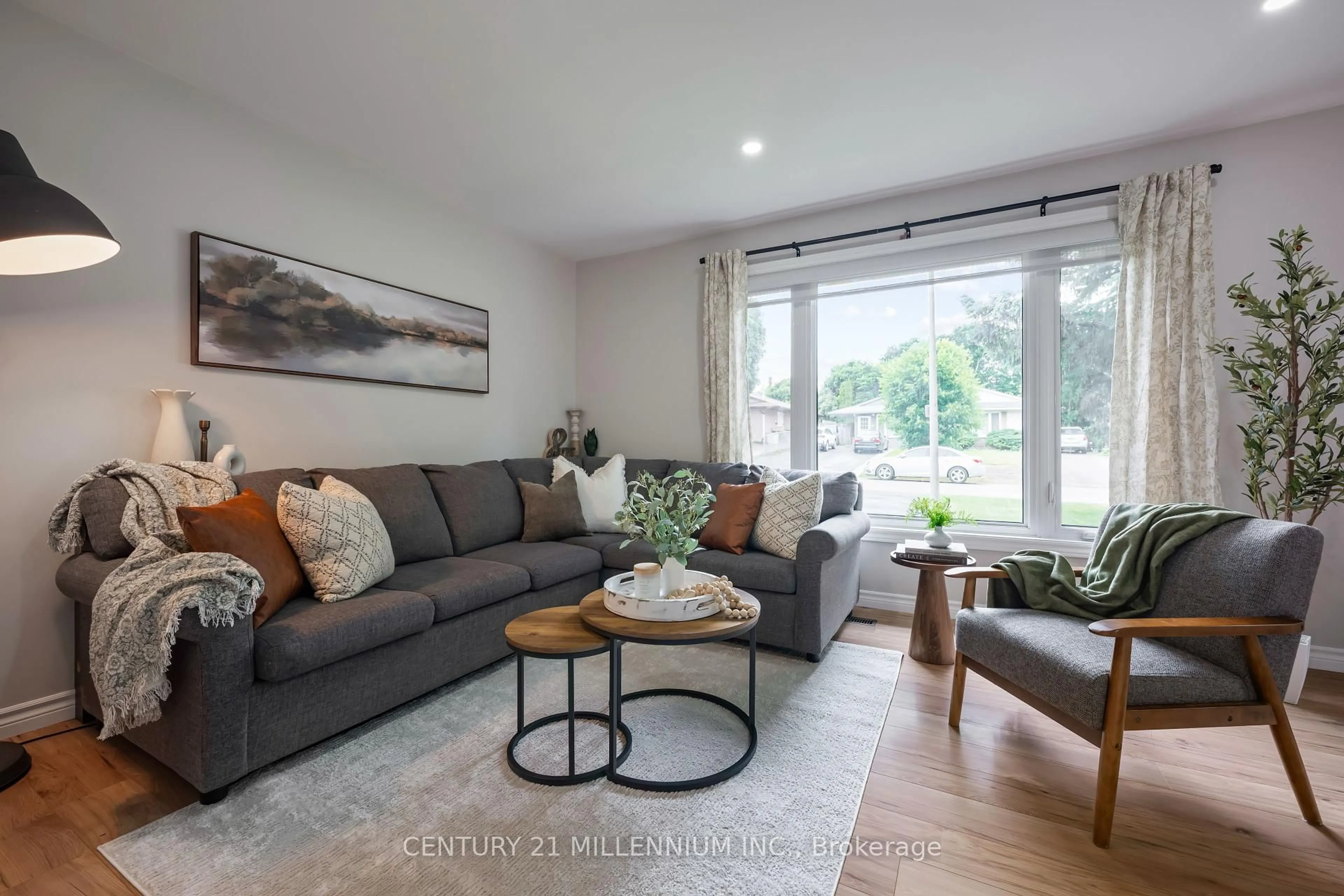 Living room with furniture, unknown for 33 Caledonia Rd, Orangeville Ontario L9W 2V2