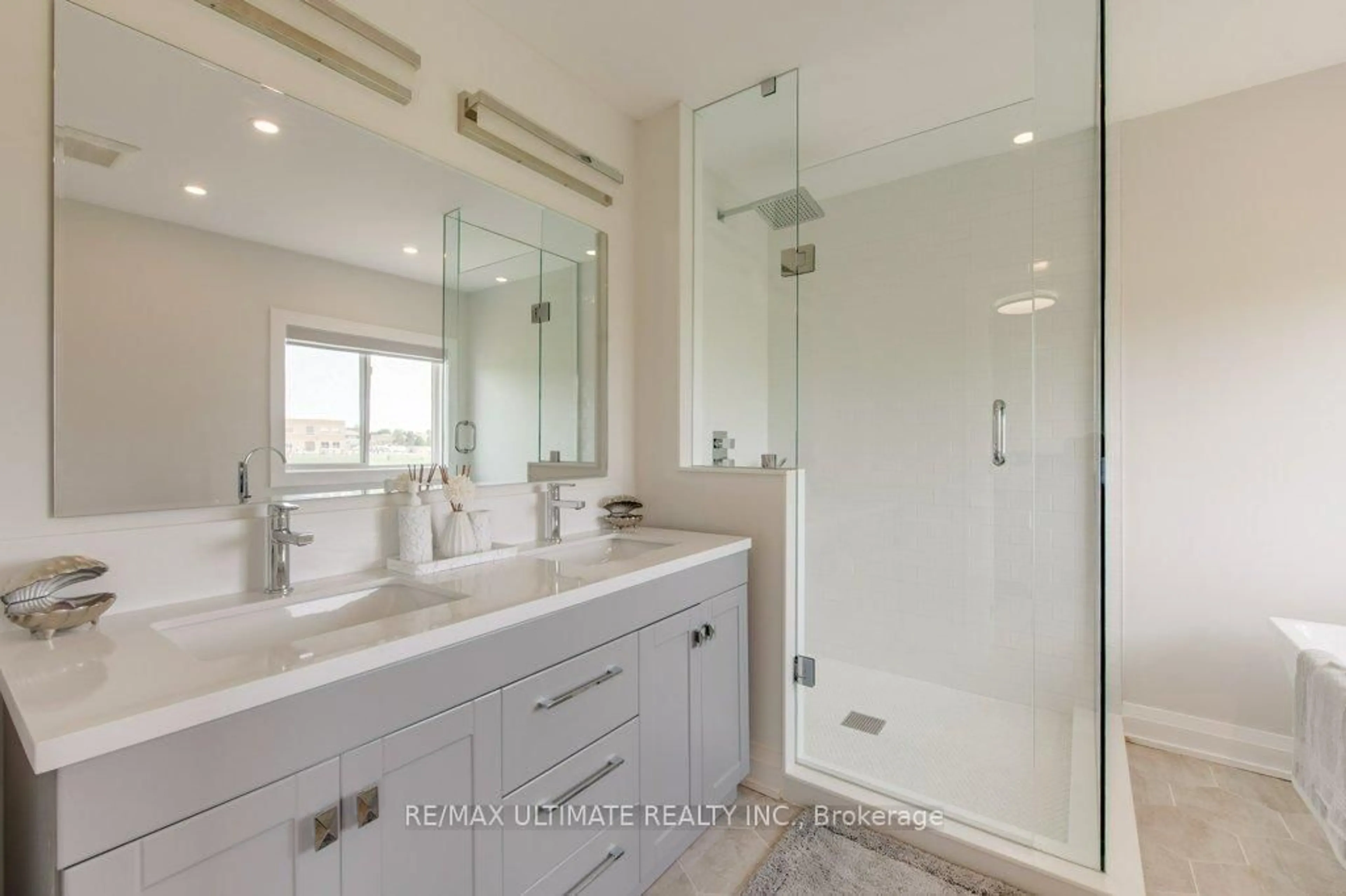Contemporary bathroom, ceramic/tile floor for 90 Cedargove Rd, Caledon Ontario L7E 2W6