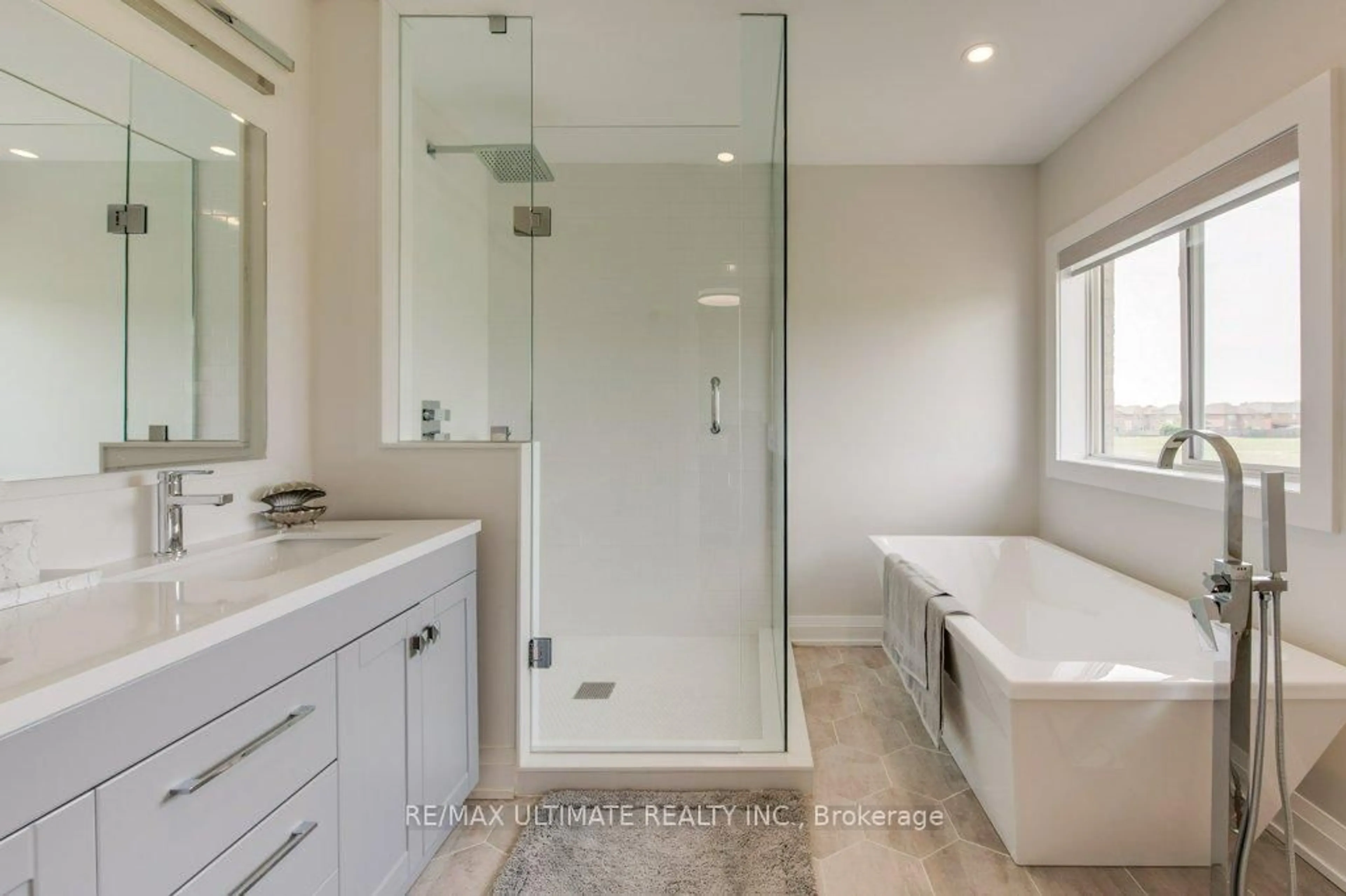 Contemporary bathroom, ceramic/tile floor for 90 Cedargove Rd, Caledon Ontario L7E 2W6
