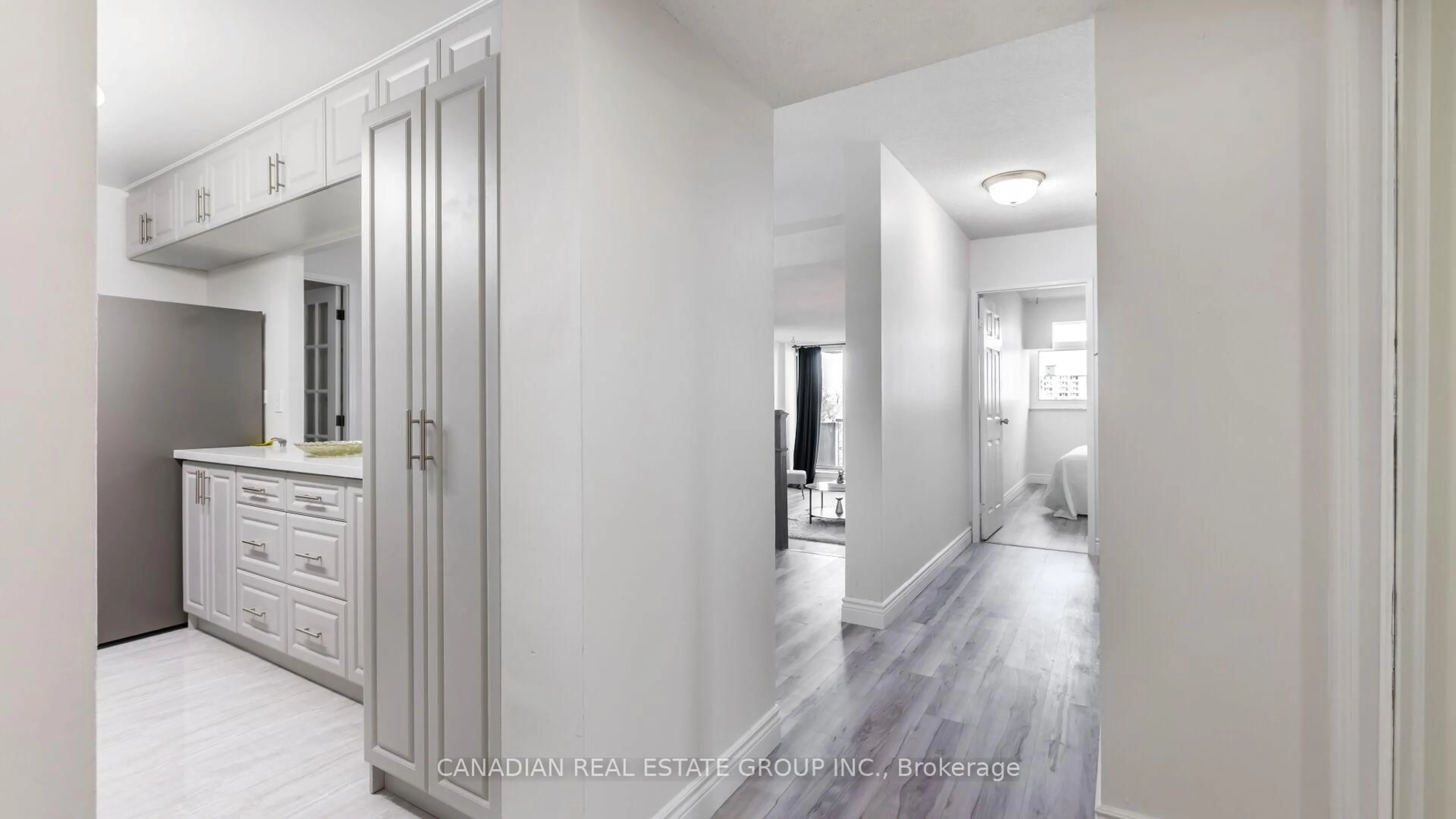 Indoor entryway for 20 Speers Rd #508, Oakville Ontario L6K 3R5