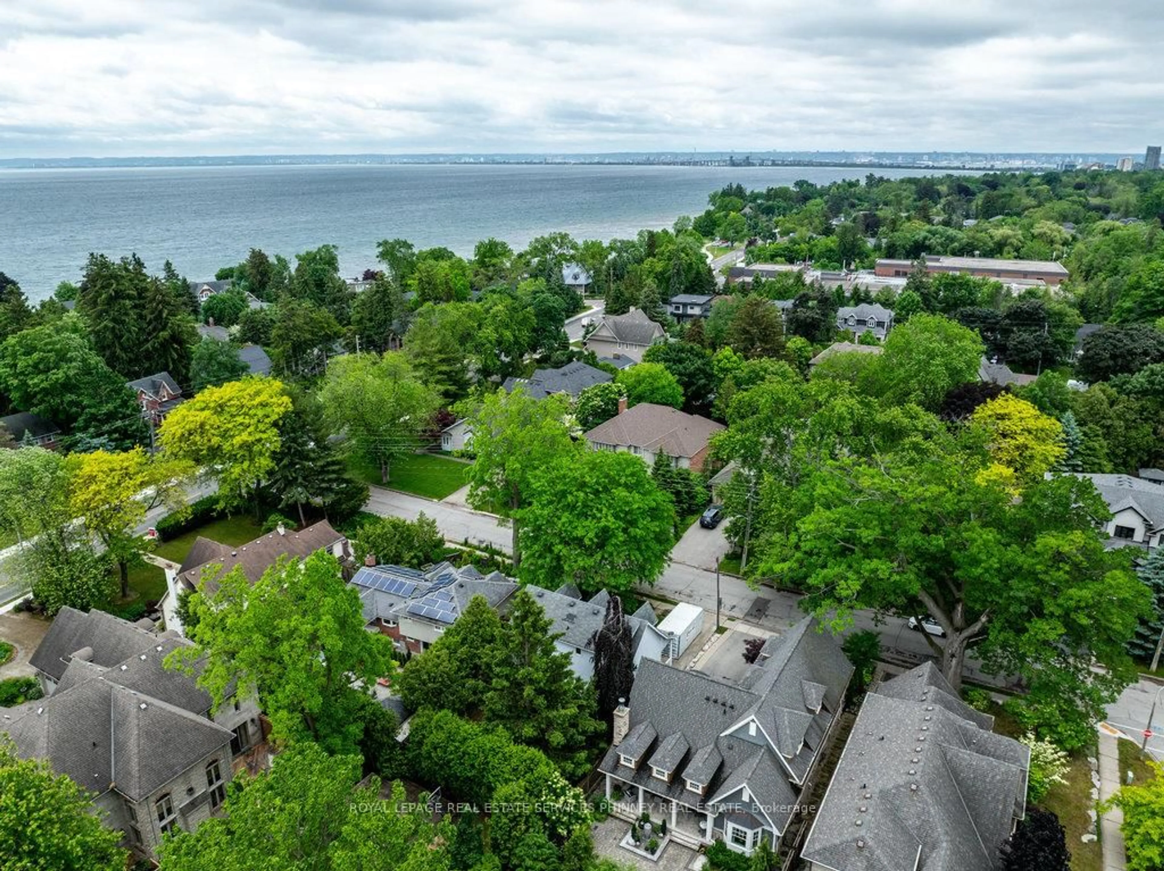 A pic from outside/outdoor area/front of a property/back of a property/a pic from drone, water/lake/river/ocean view for 199 PINE COVE Rd, Burlington Ontario L7N 1W1