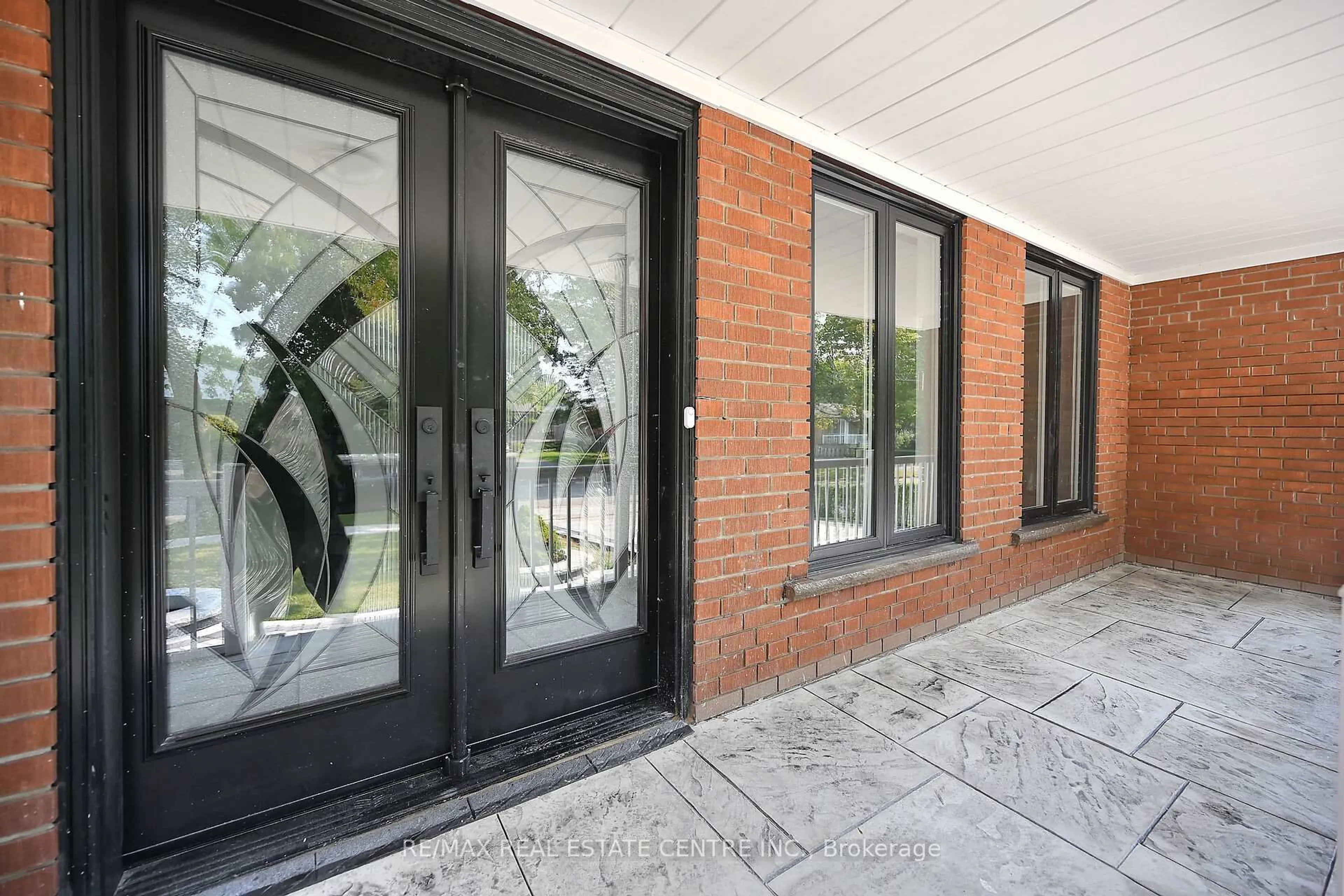 Unknown for 526 Selsey Dr, Mississauga Ontario L5A 1B9
